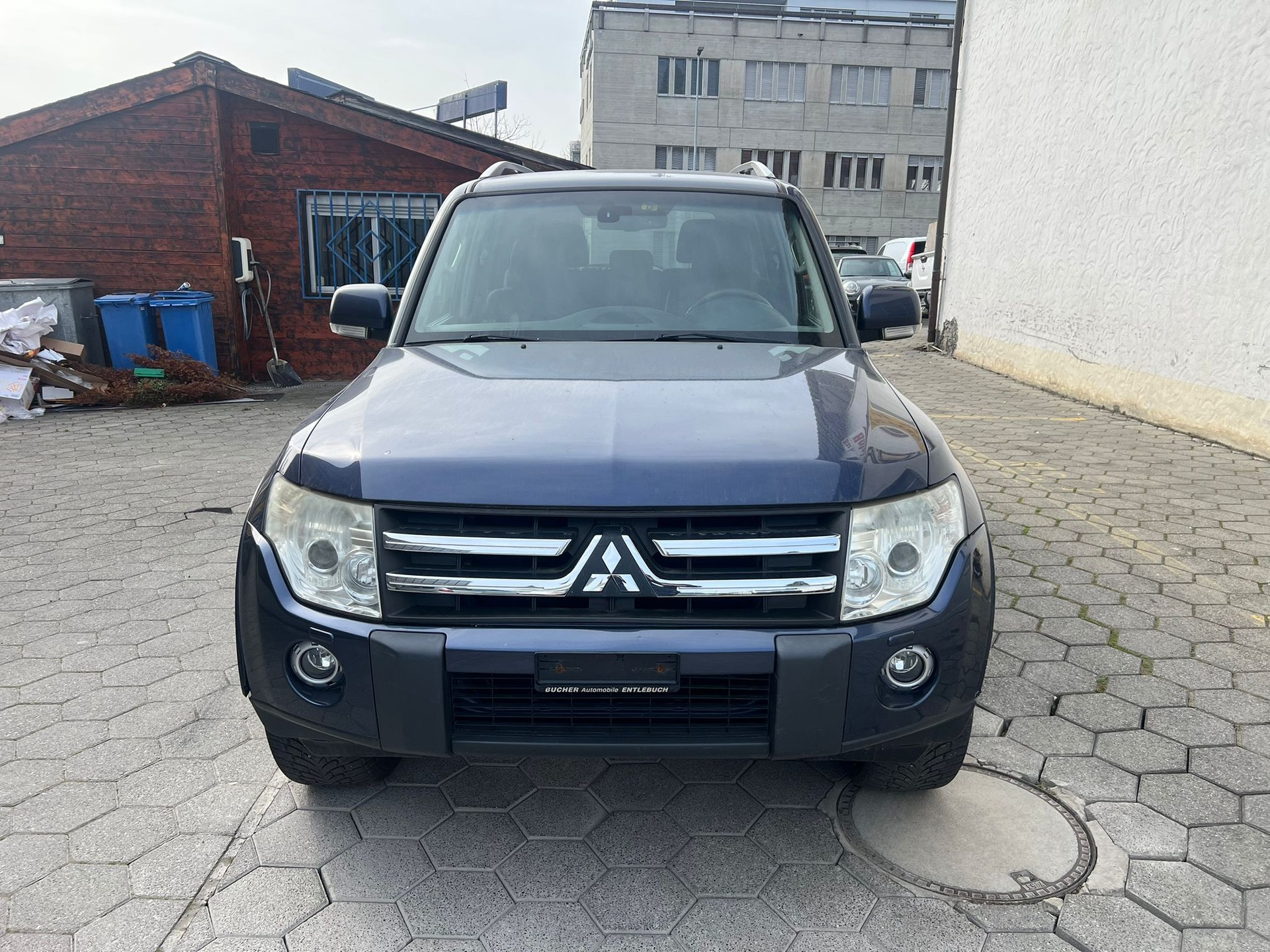 MITSUBISHI Pajero 3.2 DI-D Instyle Automatic-showroom-element-1