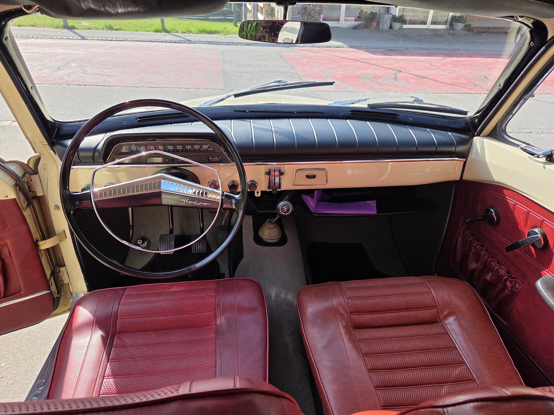 VOLVO 122S-image-7
