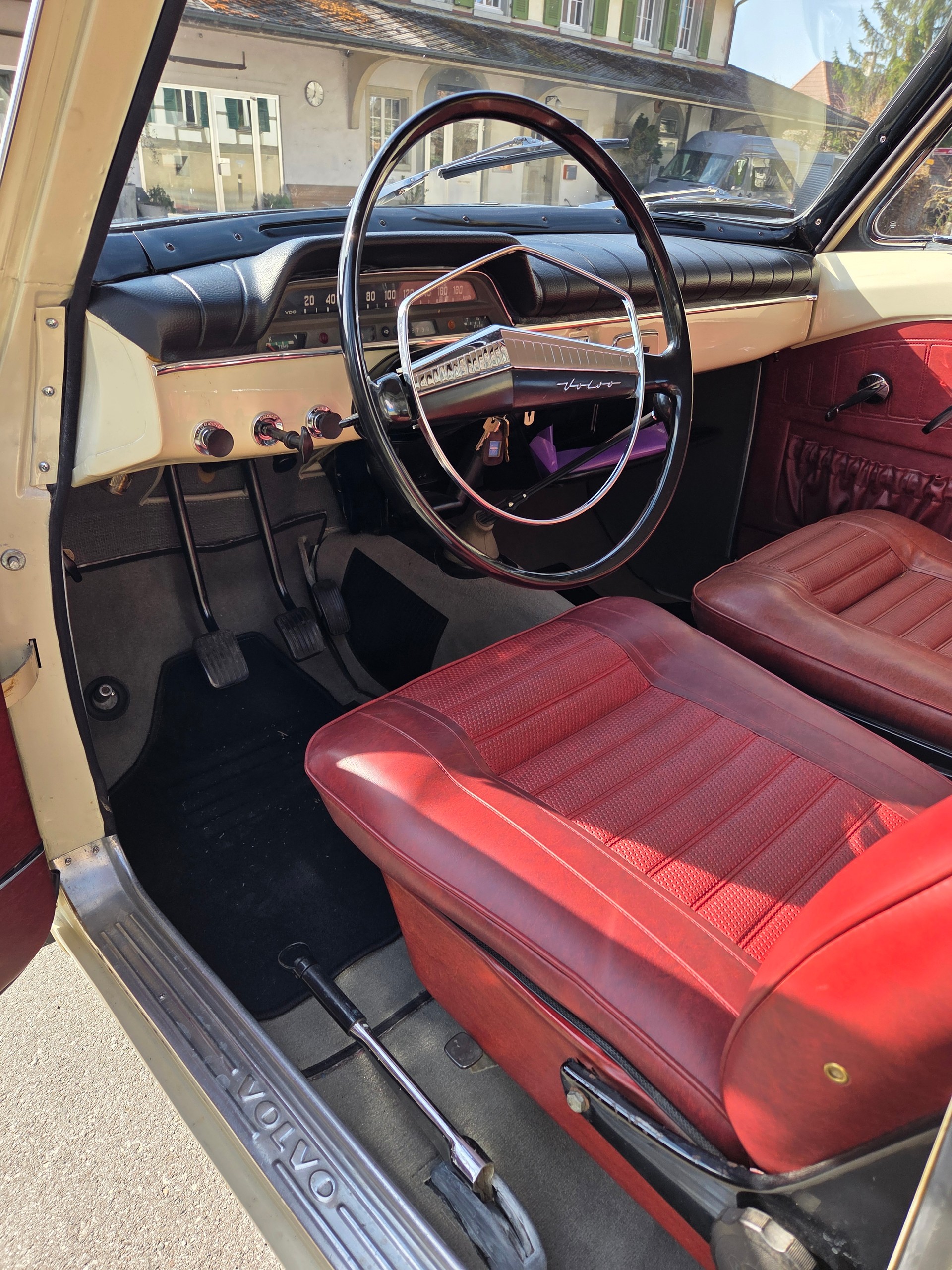 VOLVO 122S-image-8