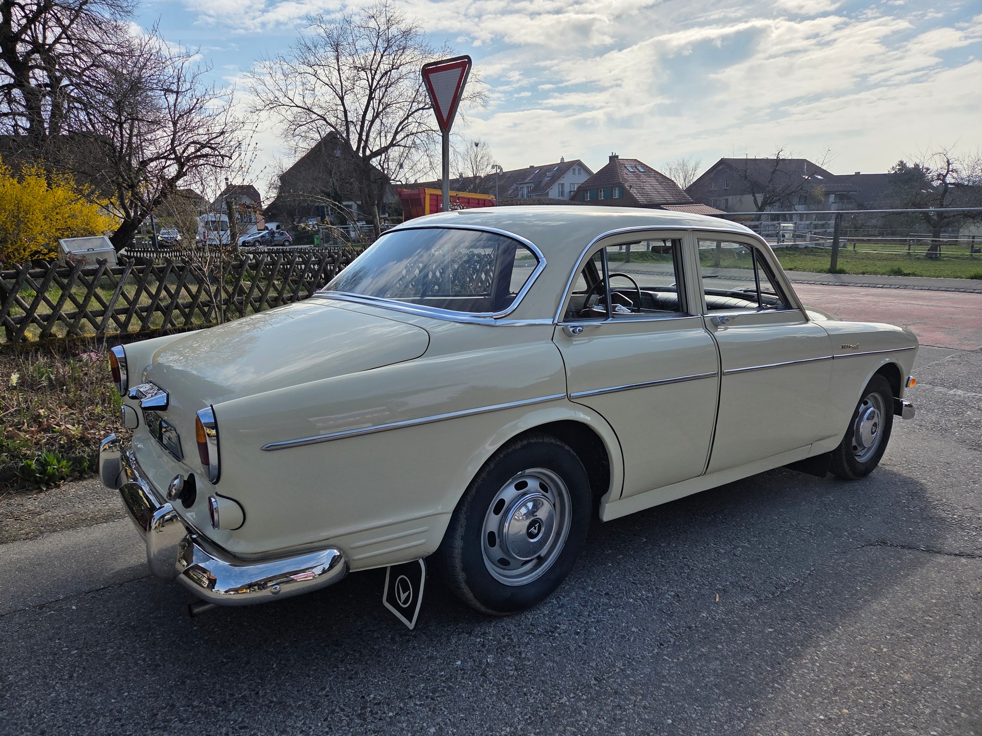 VOLVO 122S-image-4