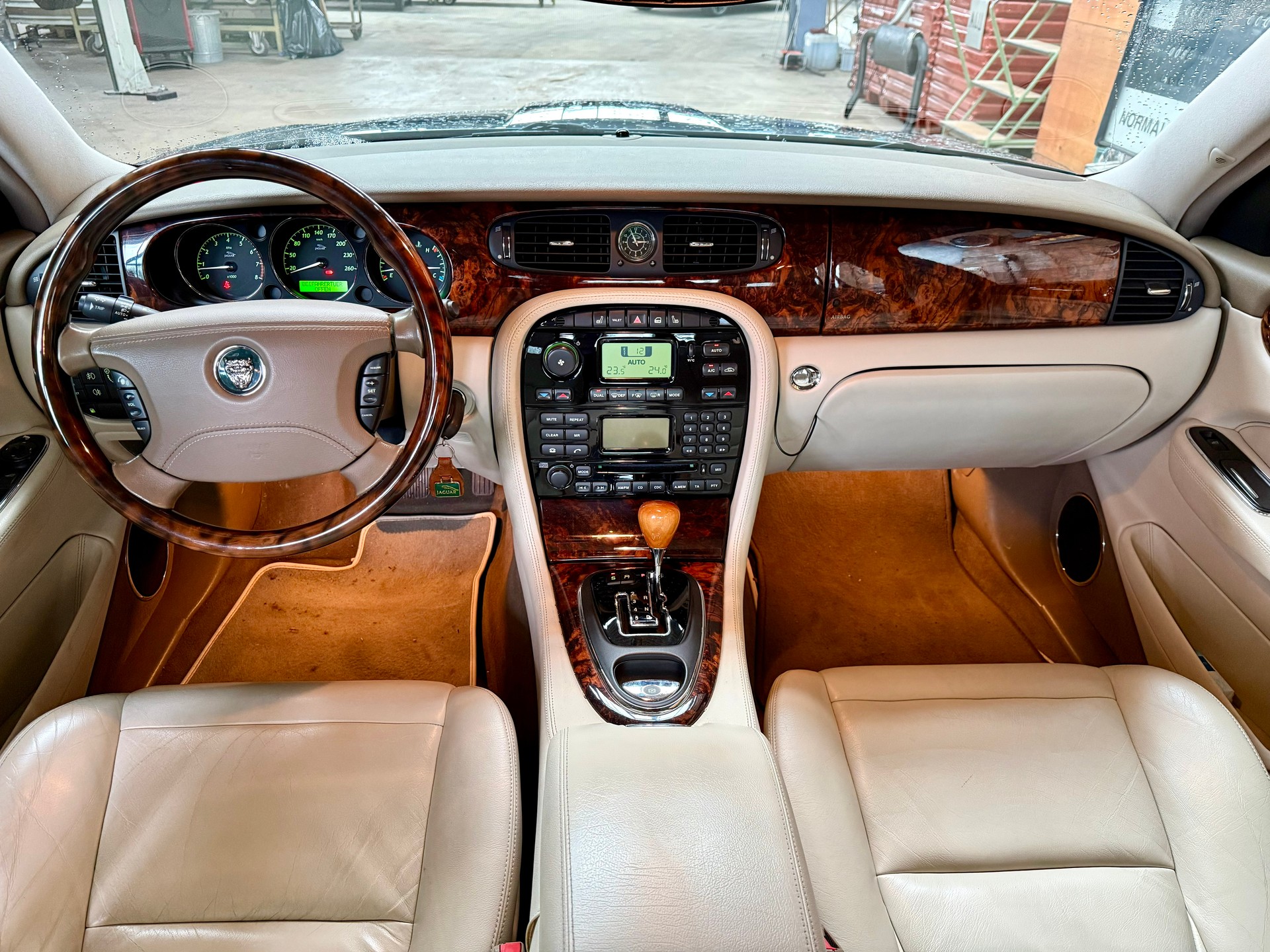 JAGUAR XJ8 4.2 V8 Executive-image-4