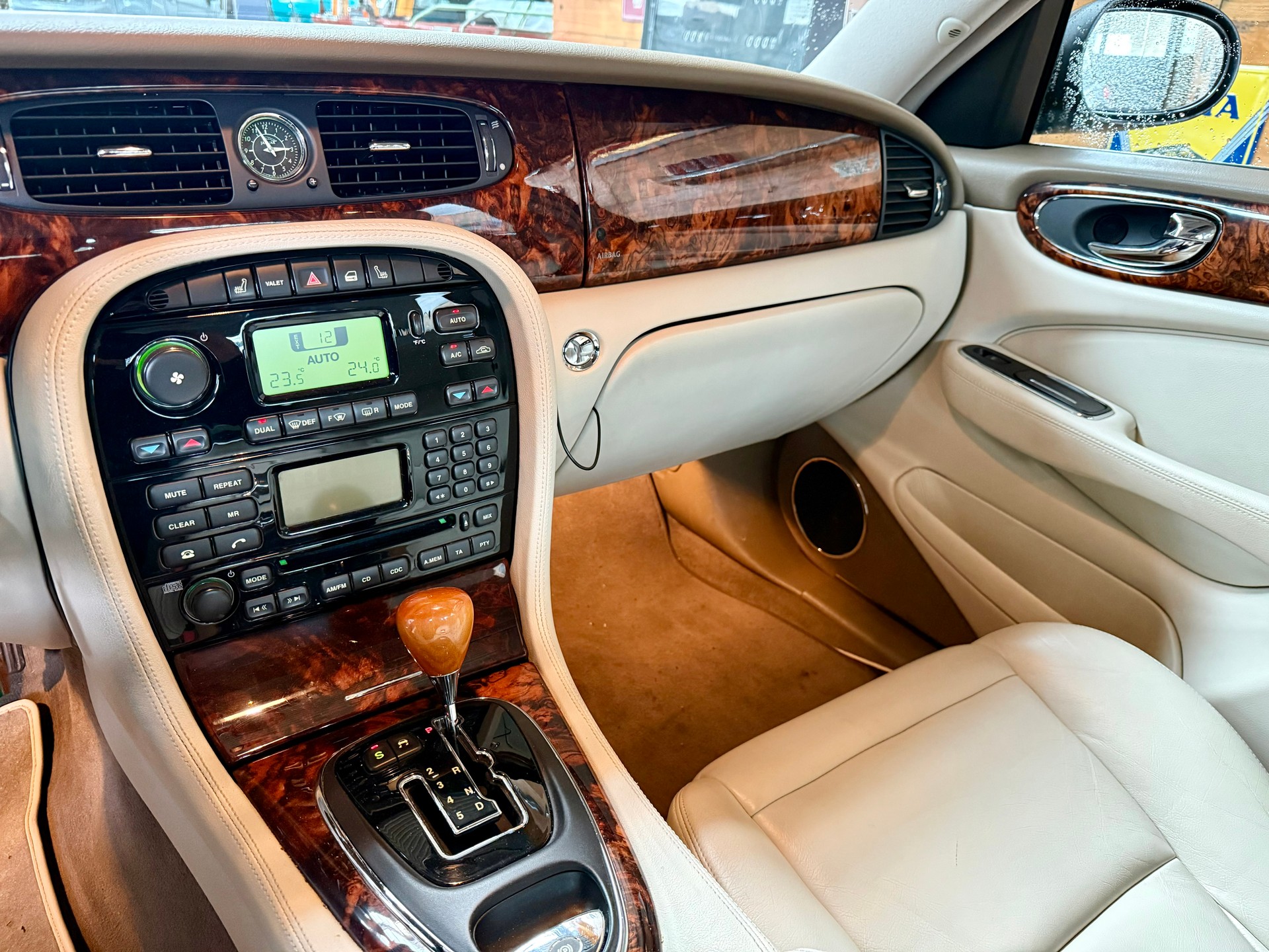 JAGUAR XJ8 4.2 V8 Executive-image-5