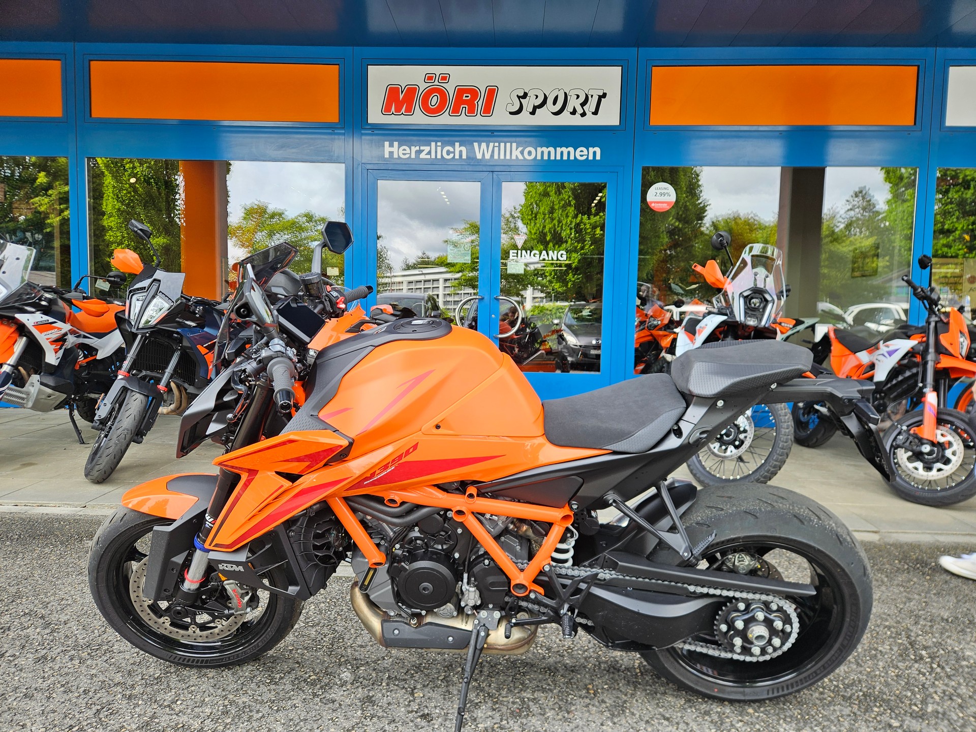 KTM 1390 Super Duke R-image-3