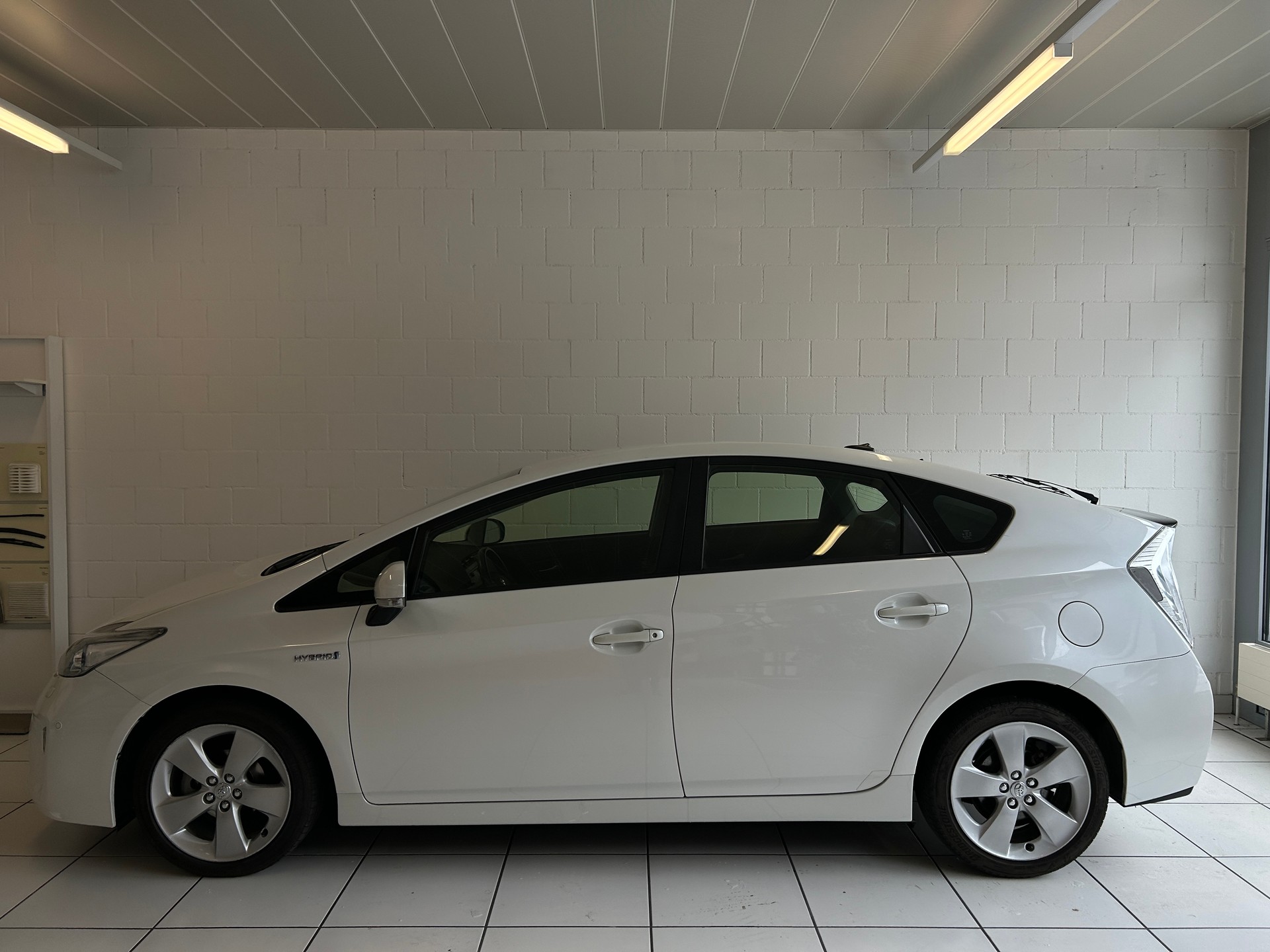 TOYOTA Prius 1.8 16V HSD Sol Premium-image-1