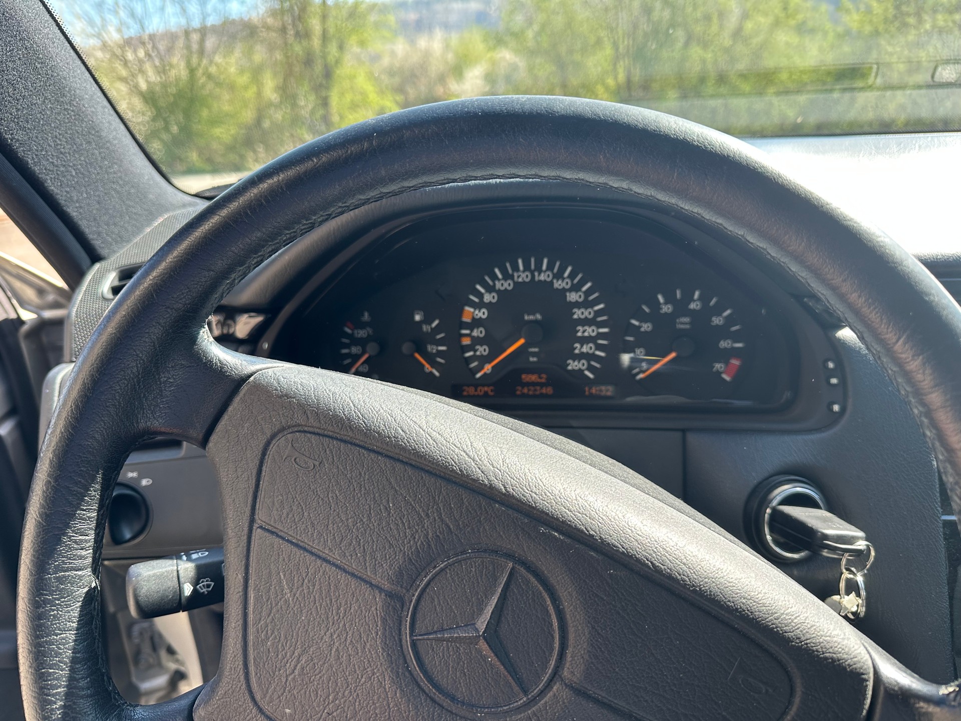 MERCEDES-BENZ E 280-image-8