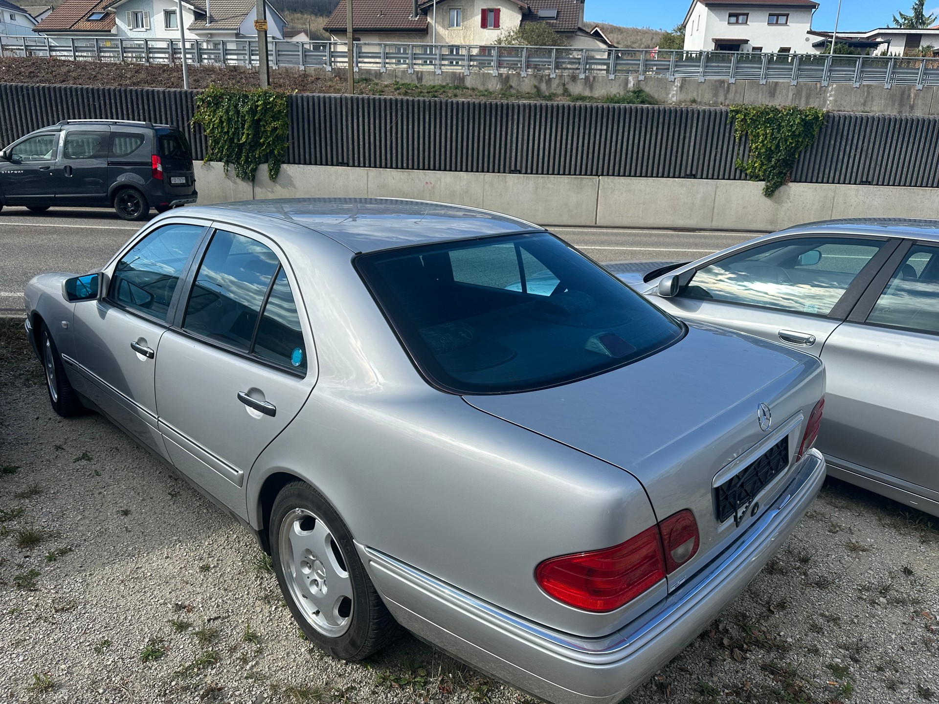 MERCEDES-BENZ E 280-image-1