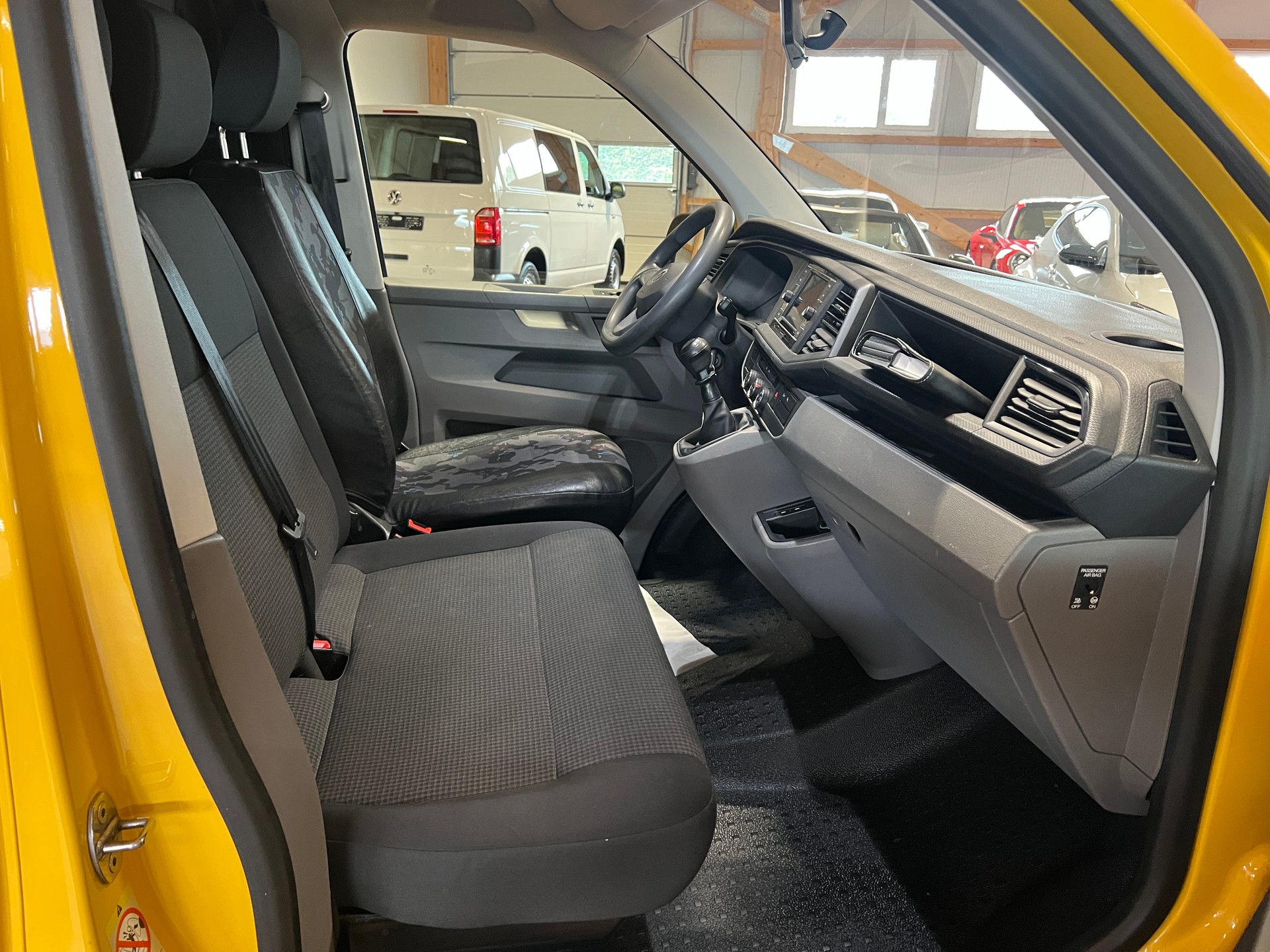VW T6.1 2.0 TDI Entry-image-11