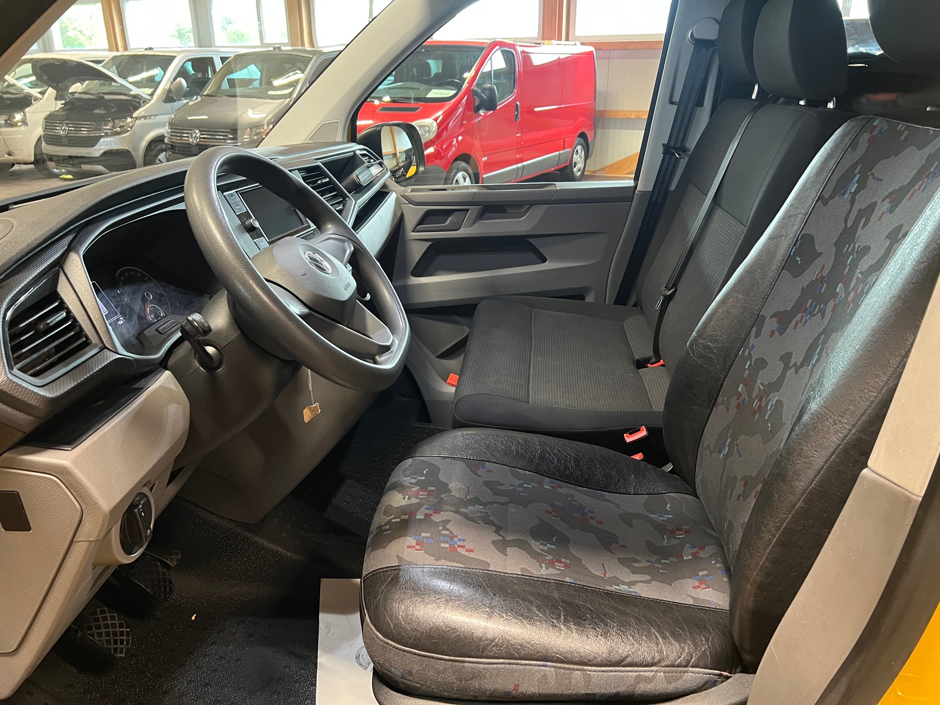 VW T6.1 2.0 TDI Entry-image-8