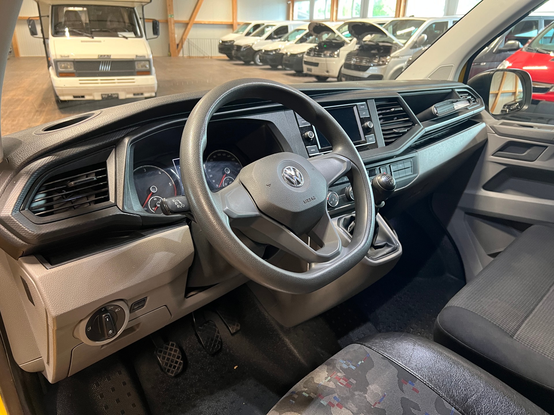 VW T6.1 2.0 TDI Entry-image-9