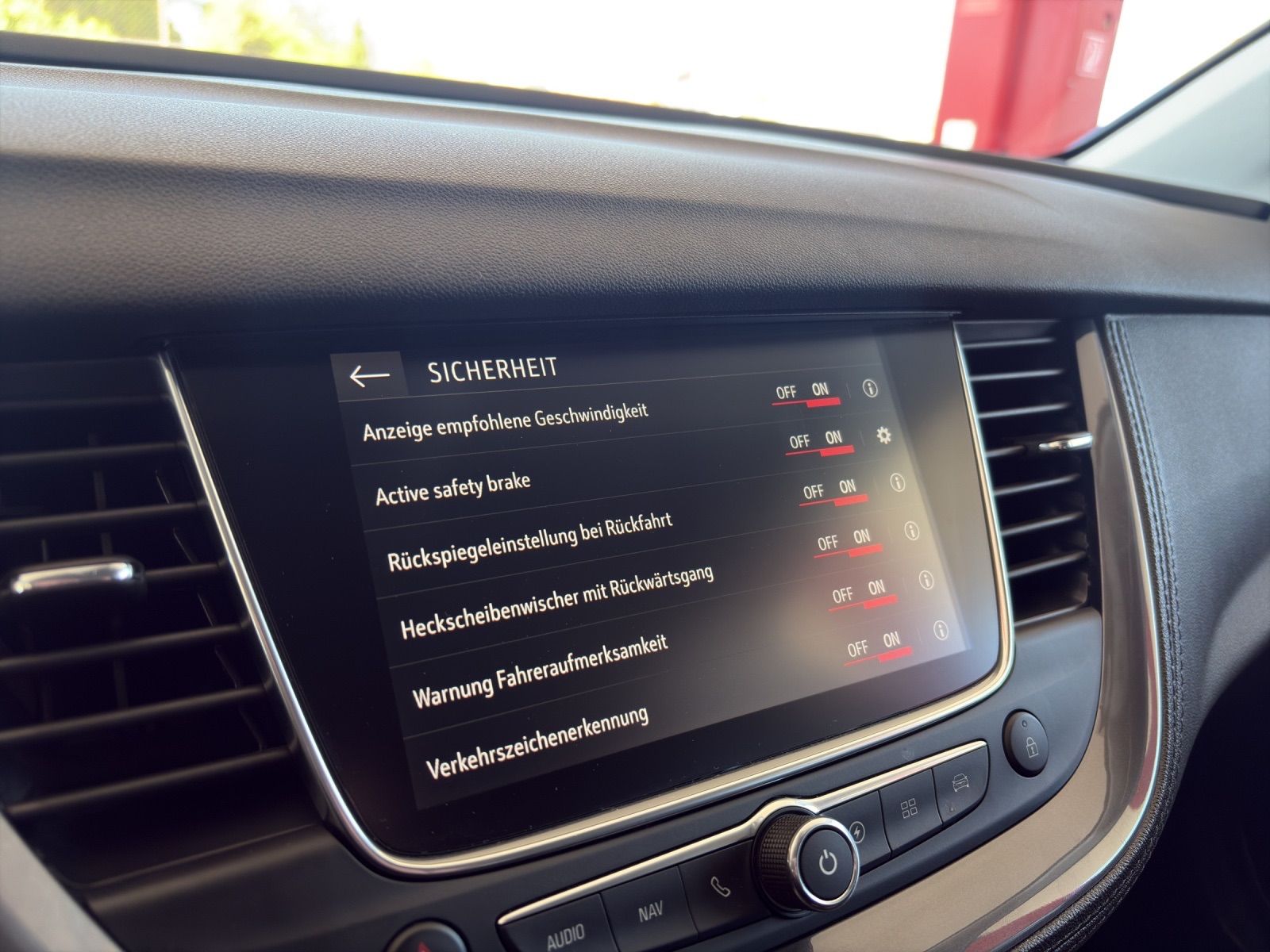 OPEL Grandland X 1.6 Hybrid4 Ultimate Automatik-image-22