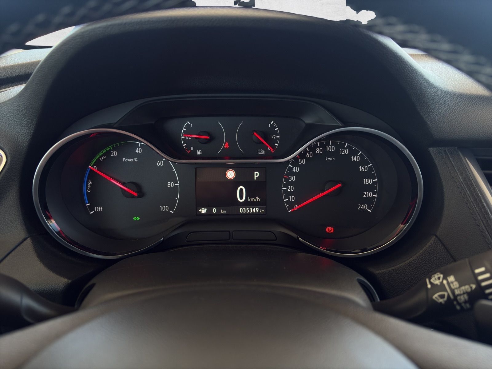 OPEL Grandland X 1.6 Hybrid4 Ultimate Automatik-image-11