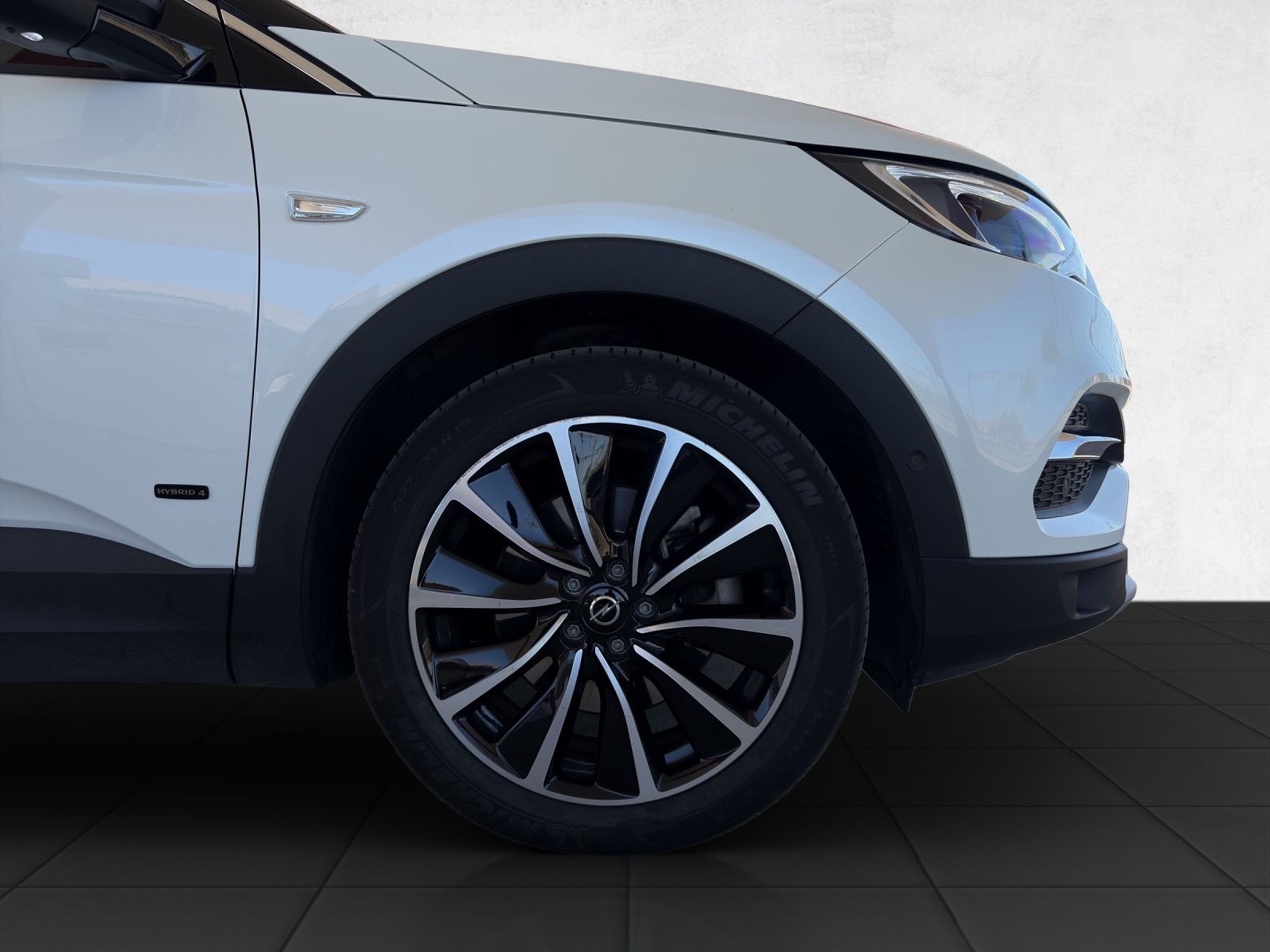 OPEL Grandland X 1.6 Hybrid4 Ultimate Automatik-image-23