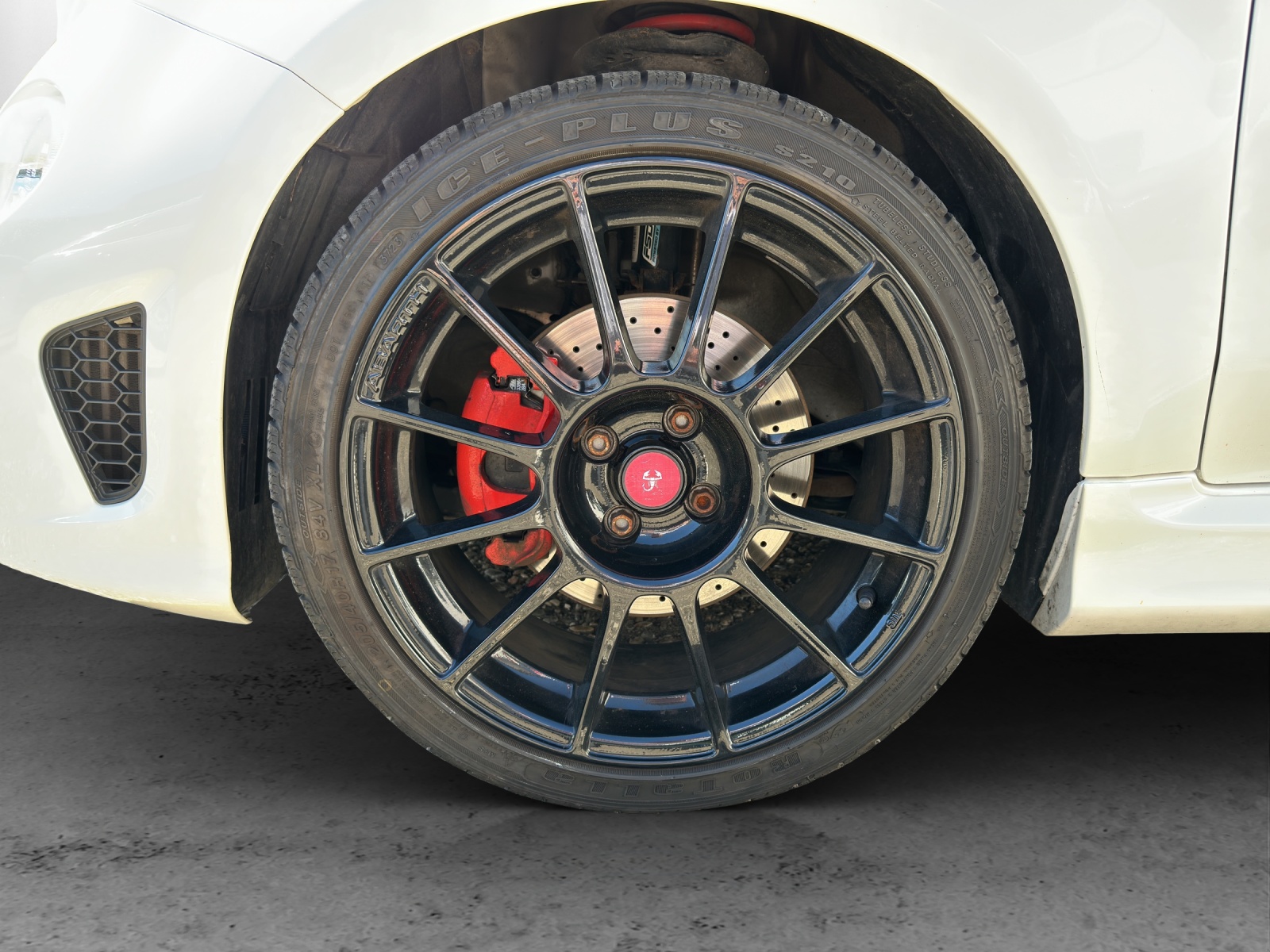 FIAT 695C 1.4 16V Turbo Abarth XSR Yamaha Dualogic-image-12