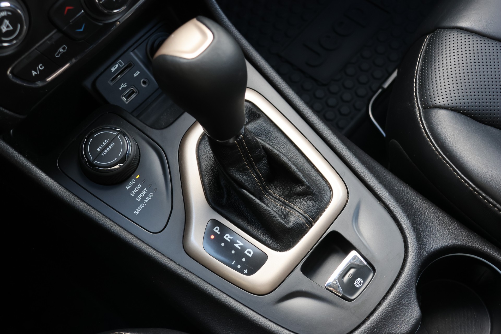JEEP Cherokee 3.2 Limited AWD 9ATX-image-19