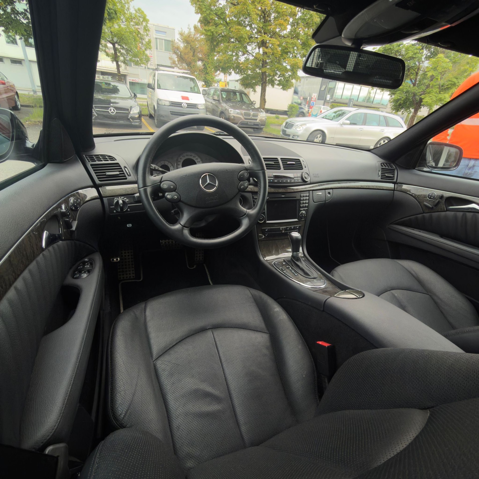 MERCEDES-BENZ E 500 Avantgarde 4Matic Automatic-image-12
