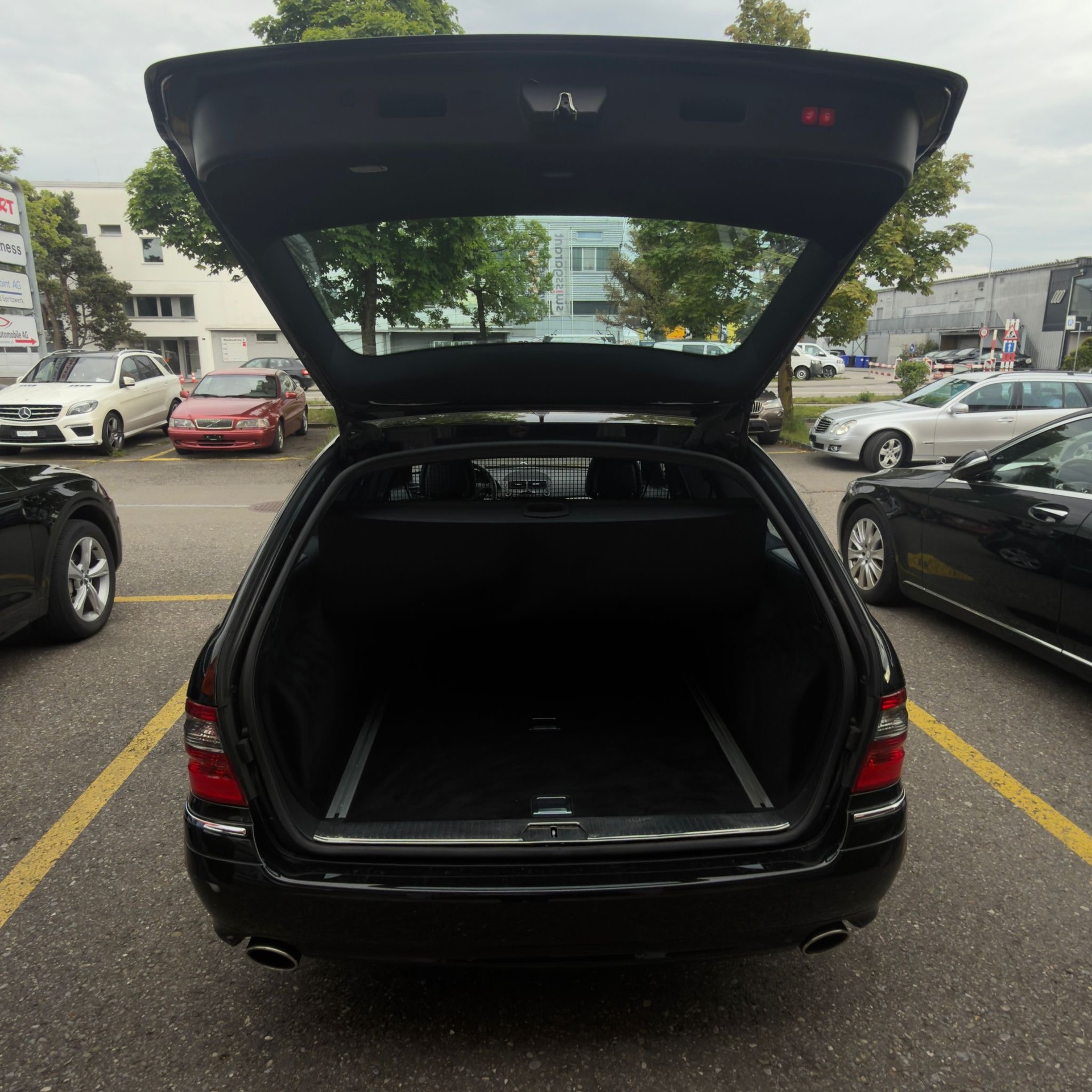 MERCEDES-BENZ E 500 Avantgarde 4Matic Automatic-image-6