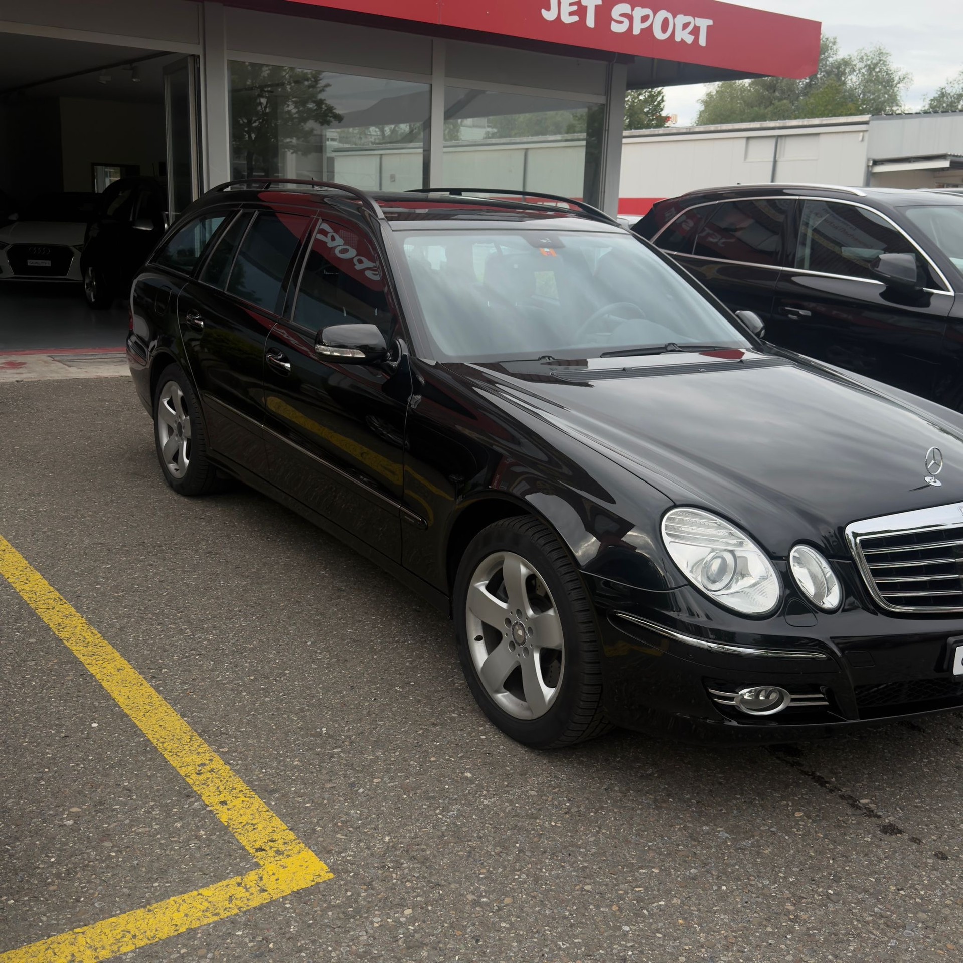 MERCEDES-BENZ E 500 Avantgarde 4Matic Automatic-image-2