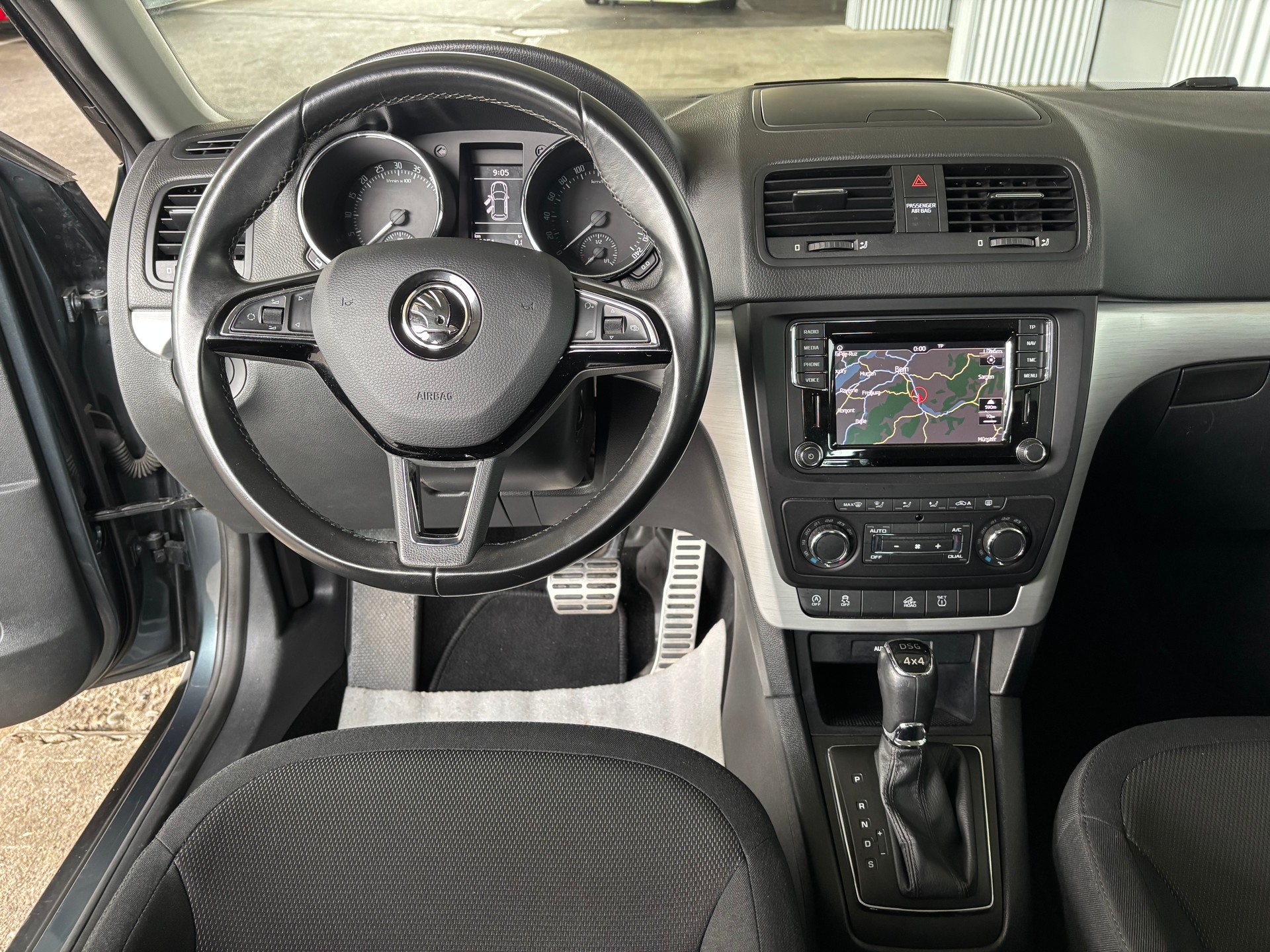 SKODA Yeti 2.0 TDI Outdoor Swiss Joy 4x4 DSG-image-5