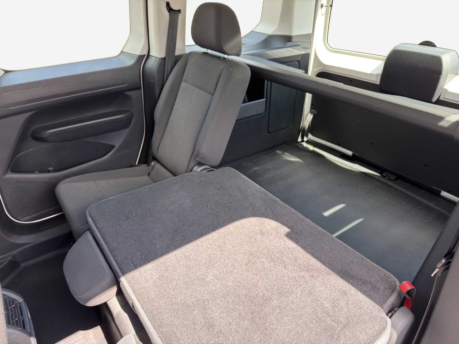 VW Caddy 2.0 TDI 4Motion-image-14