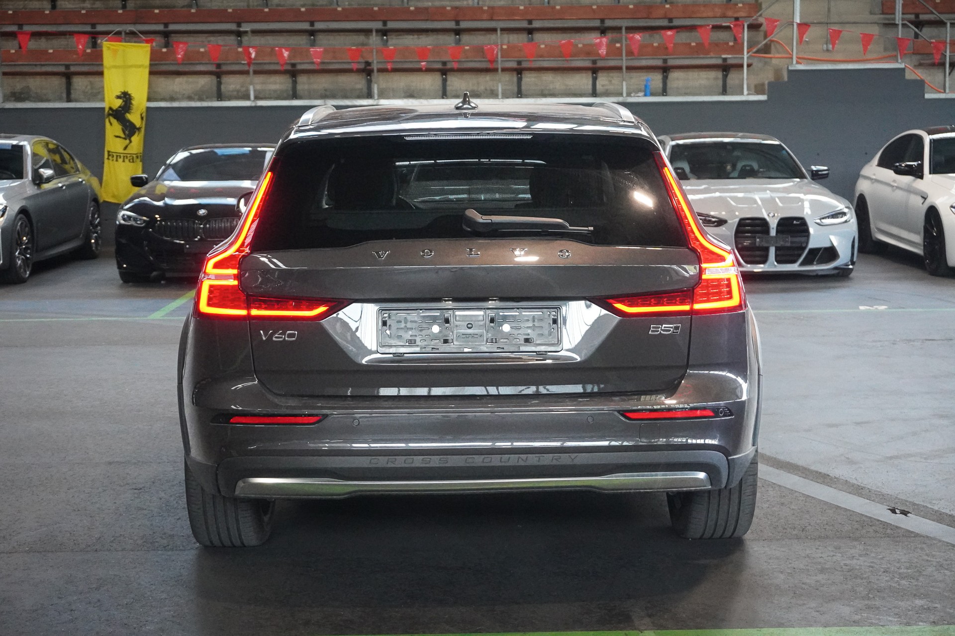 VOLVO V60 Cross Country B5 Mild Hybrid Plus AWD Geartronic-showroom-element-3