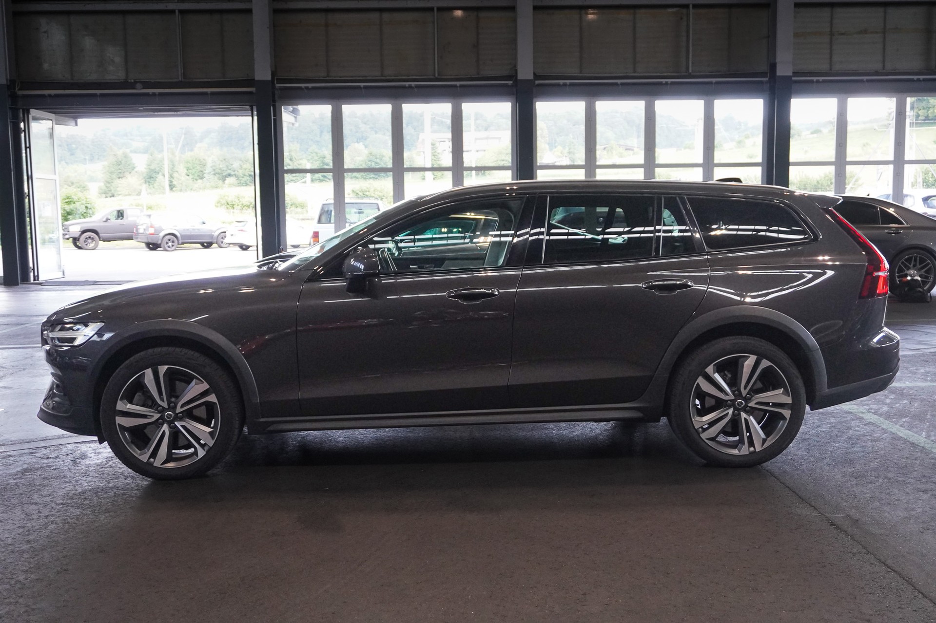 VOLVO V60 Cross Country B5 Mild Hybrid Plus AWD Geartronic-showroom-element-1