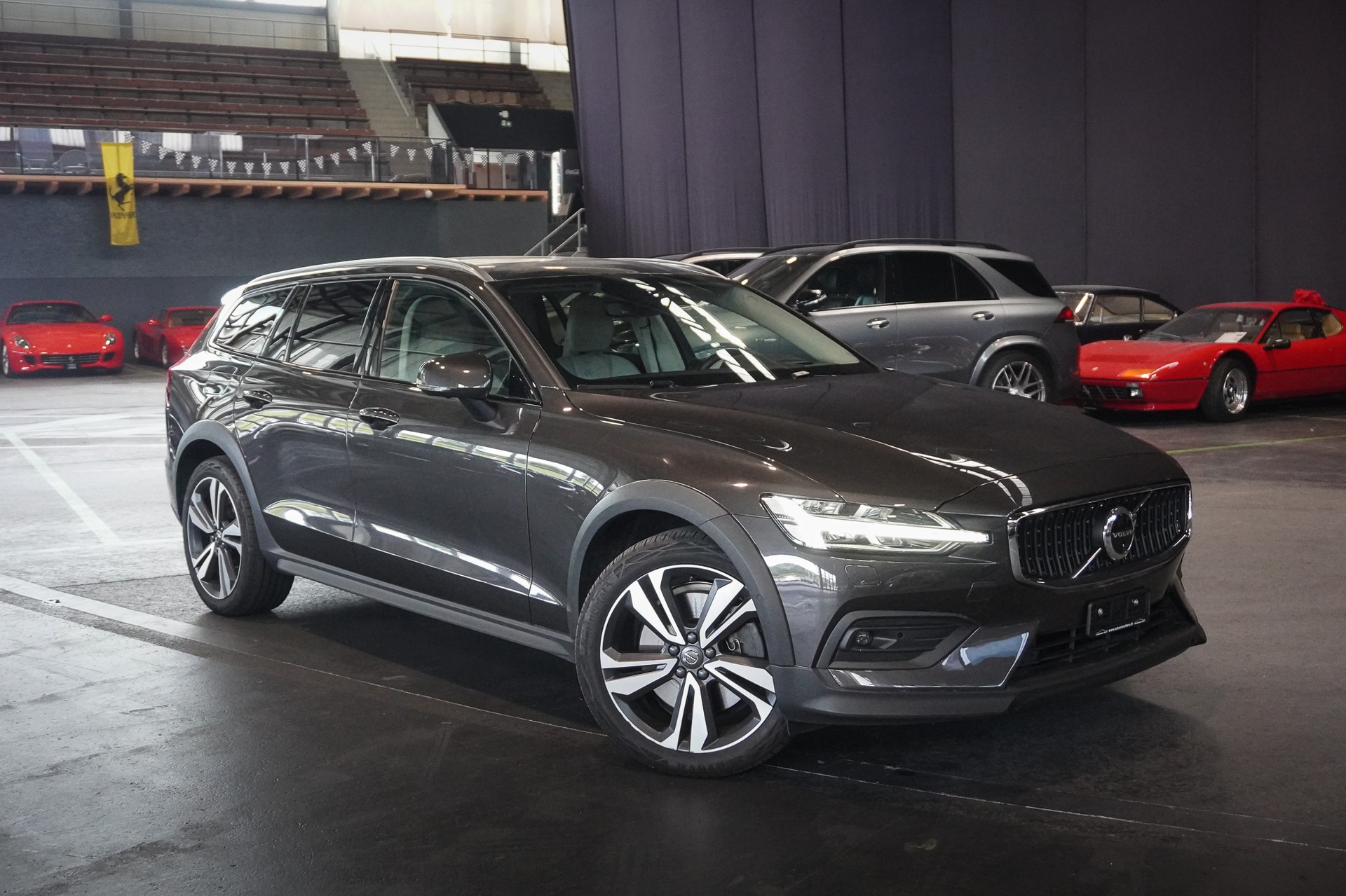 VOLVO V60 Cross Country B5 Mild Hybrid Plus AWD Geartronic-image-8