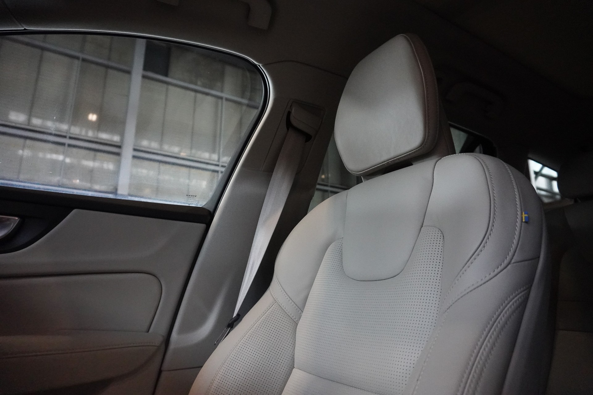 VOLVO V60 Cross Country B5 Mild Hybrid Plus AWD Geartronic-image-12