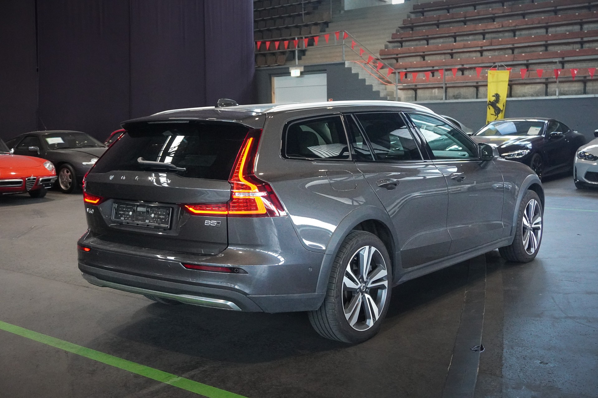 VOLVO V60 Cross Country B5 Mild Hybrid Plus AWD Geartronic-image-4