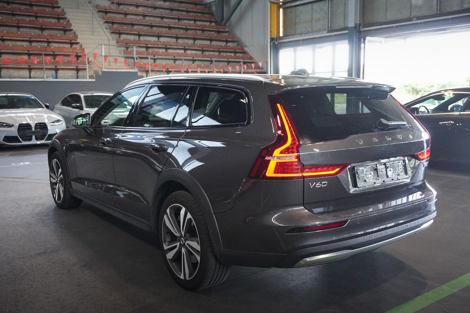 VOLVO V60 Cross Country B5 Mild Hybrid Plus AWD Geartronic-showroom-element-2