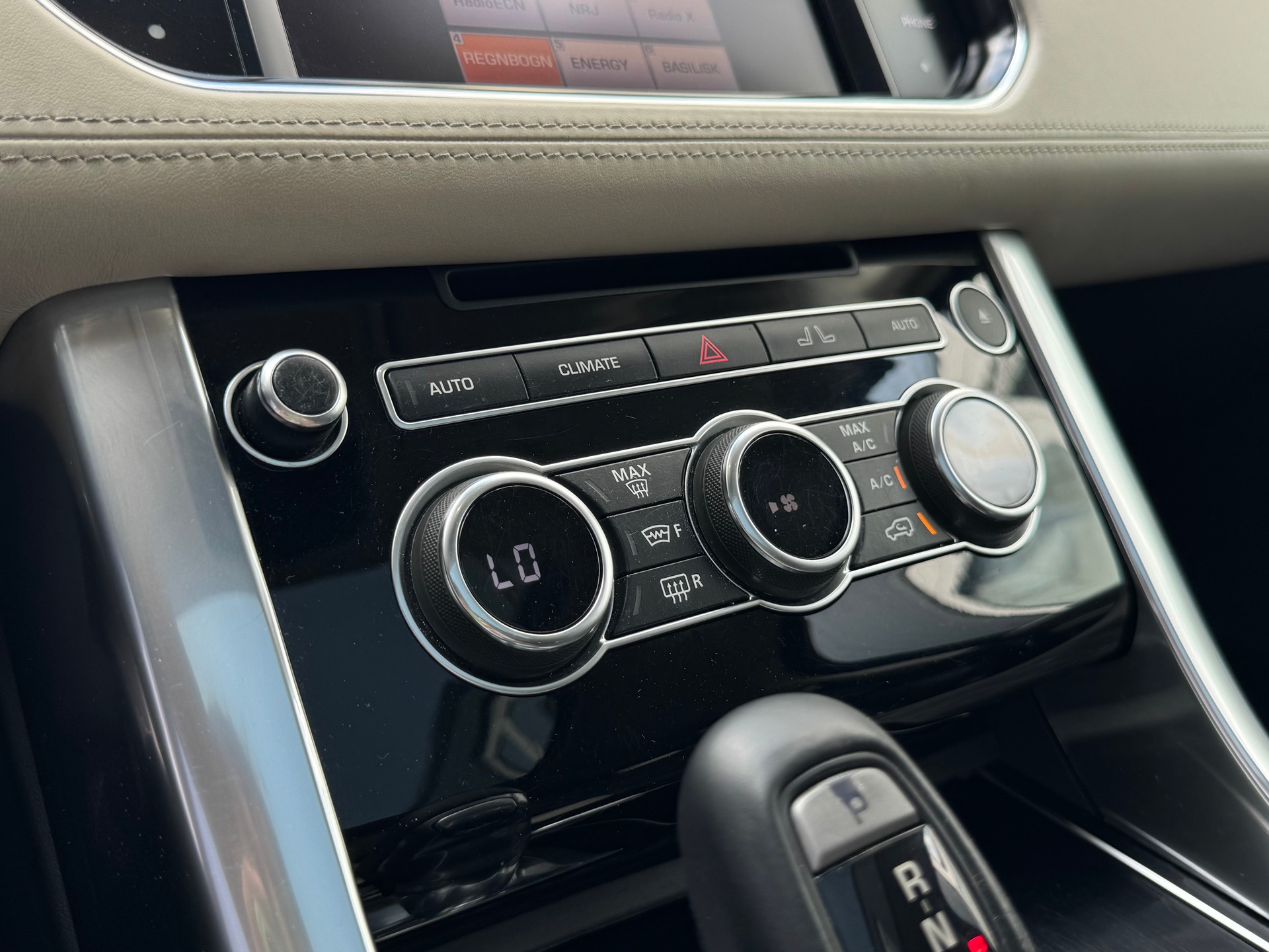 LAND ROVER Range Rover Sport 3.0 SDV6 Autobiography Automatic-image-17