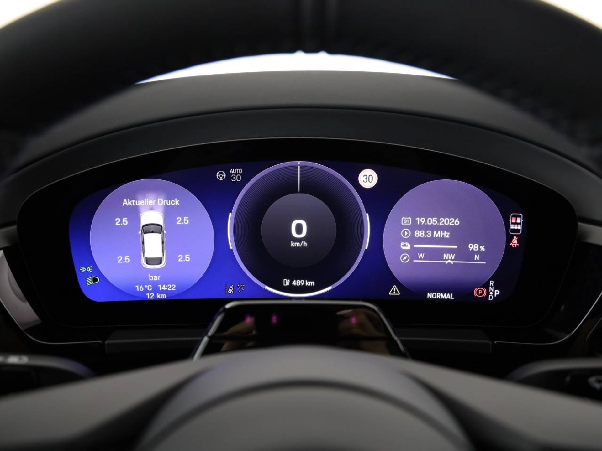 PORSCHE Macan 4-image-14