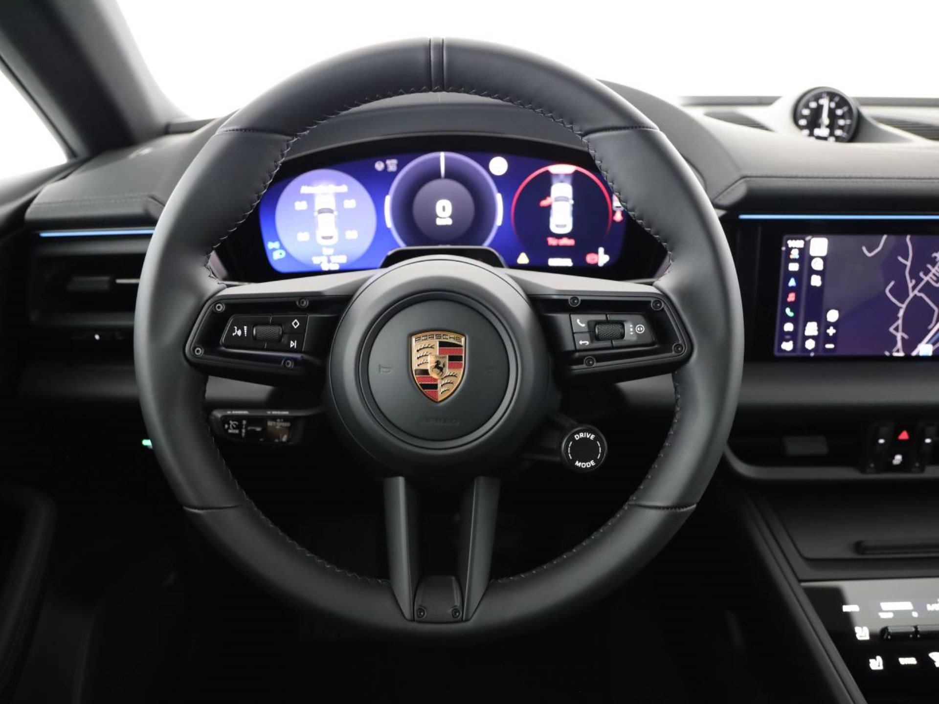 PORSCHE Macan 4-showroom-element-3