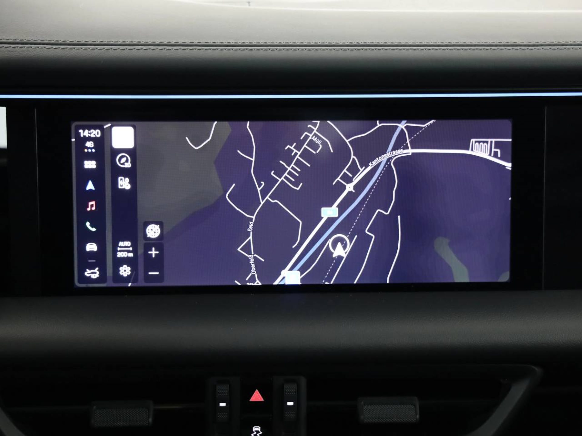 PORSCHE Macan 4-image-15