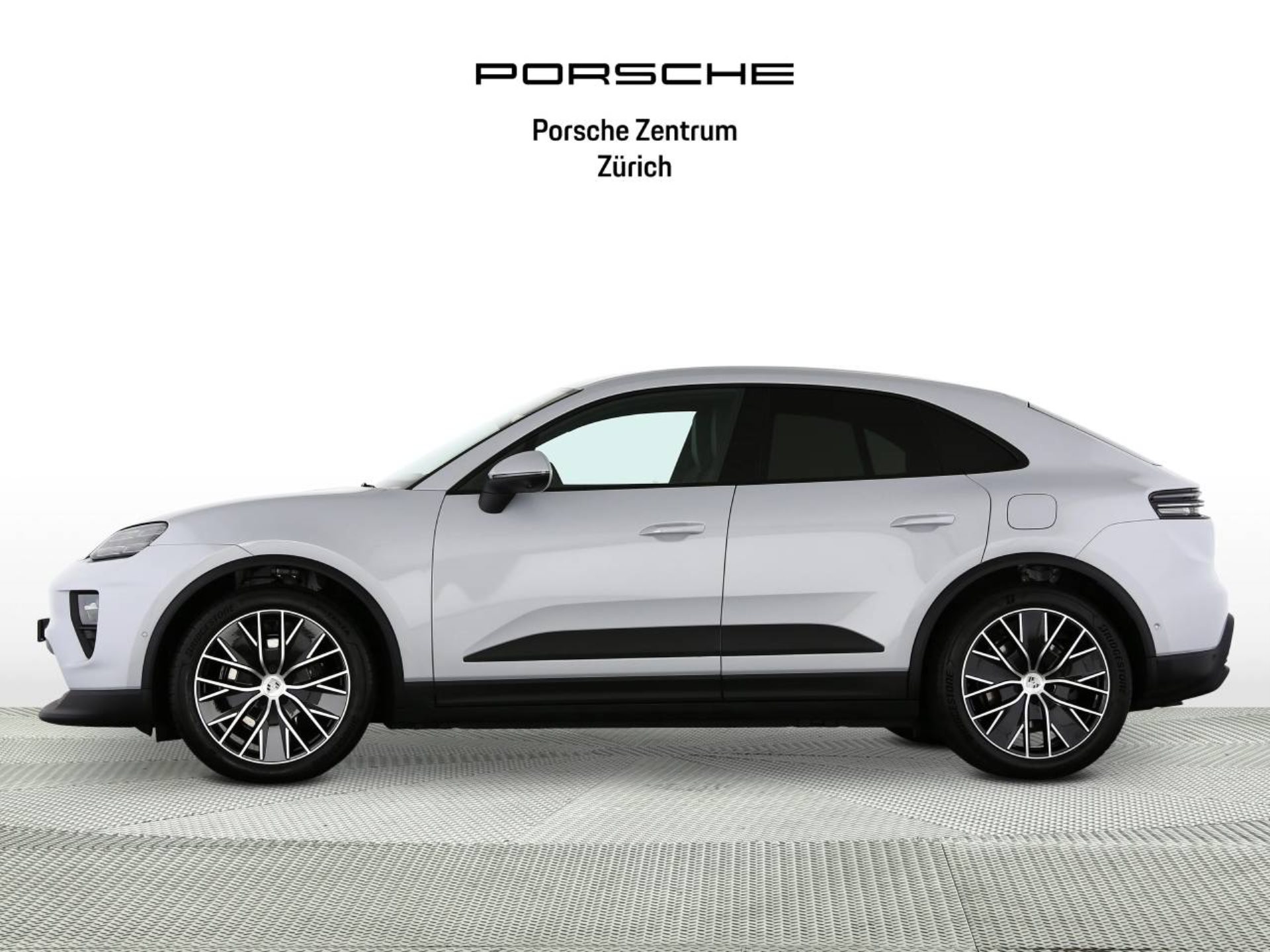 PORSCHE Macan 4-image-5