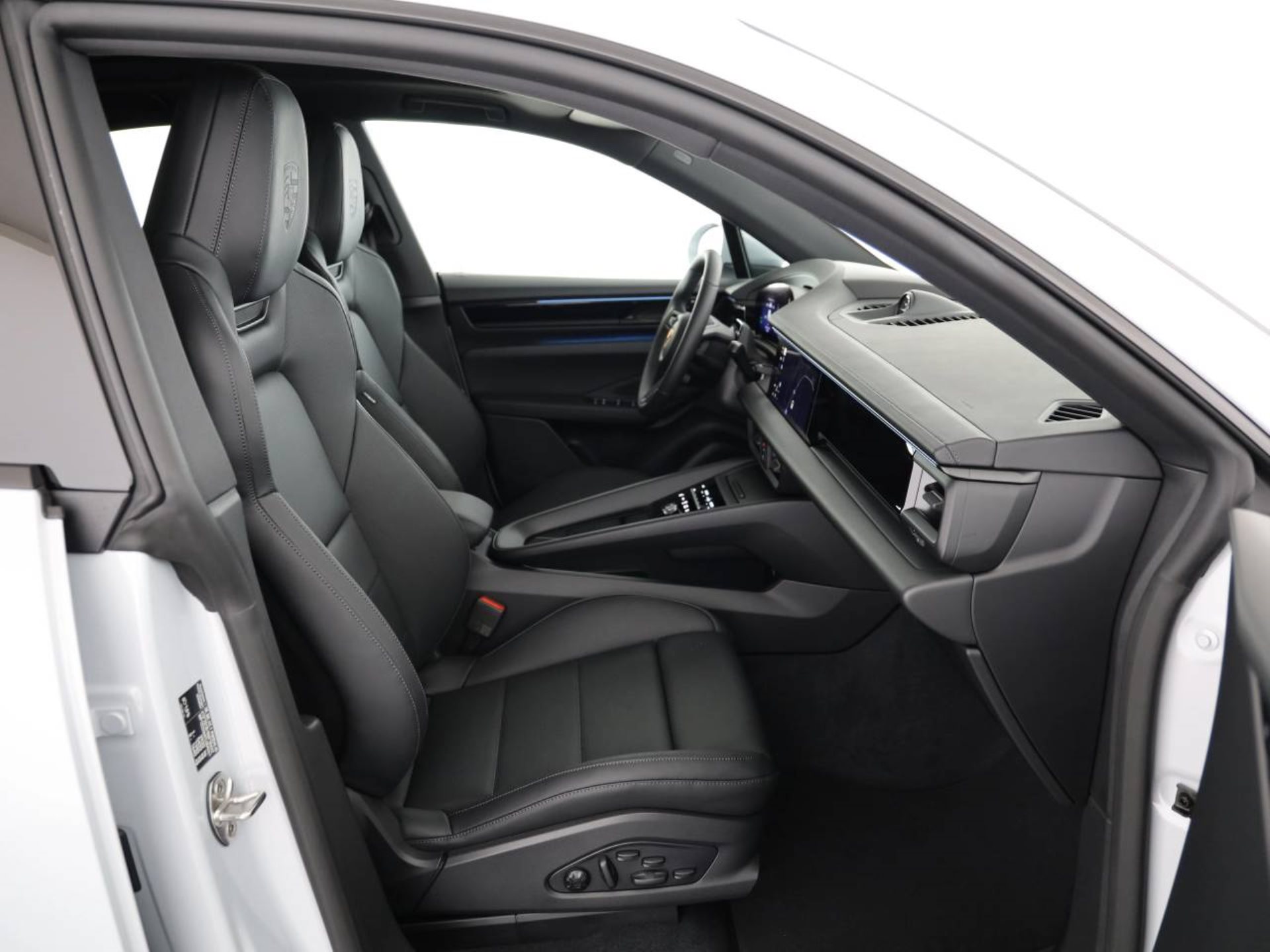 PORSCHE Macan 4-image-11