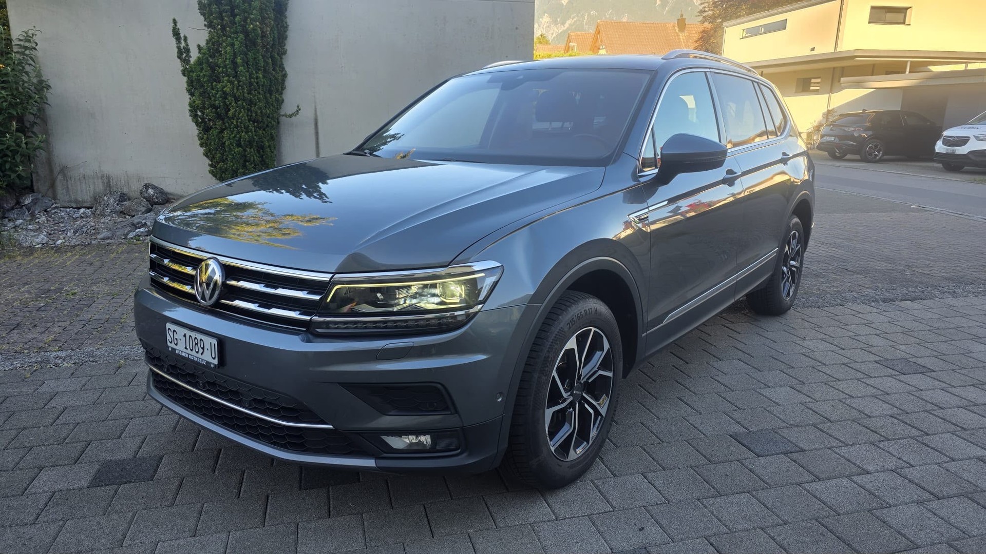 VW Tiguan Allspace 2.0 TDI SCR Highline 4Motion DSG-image-2