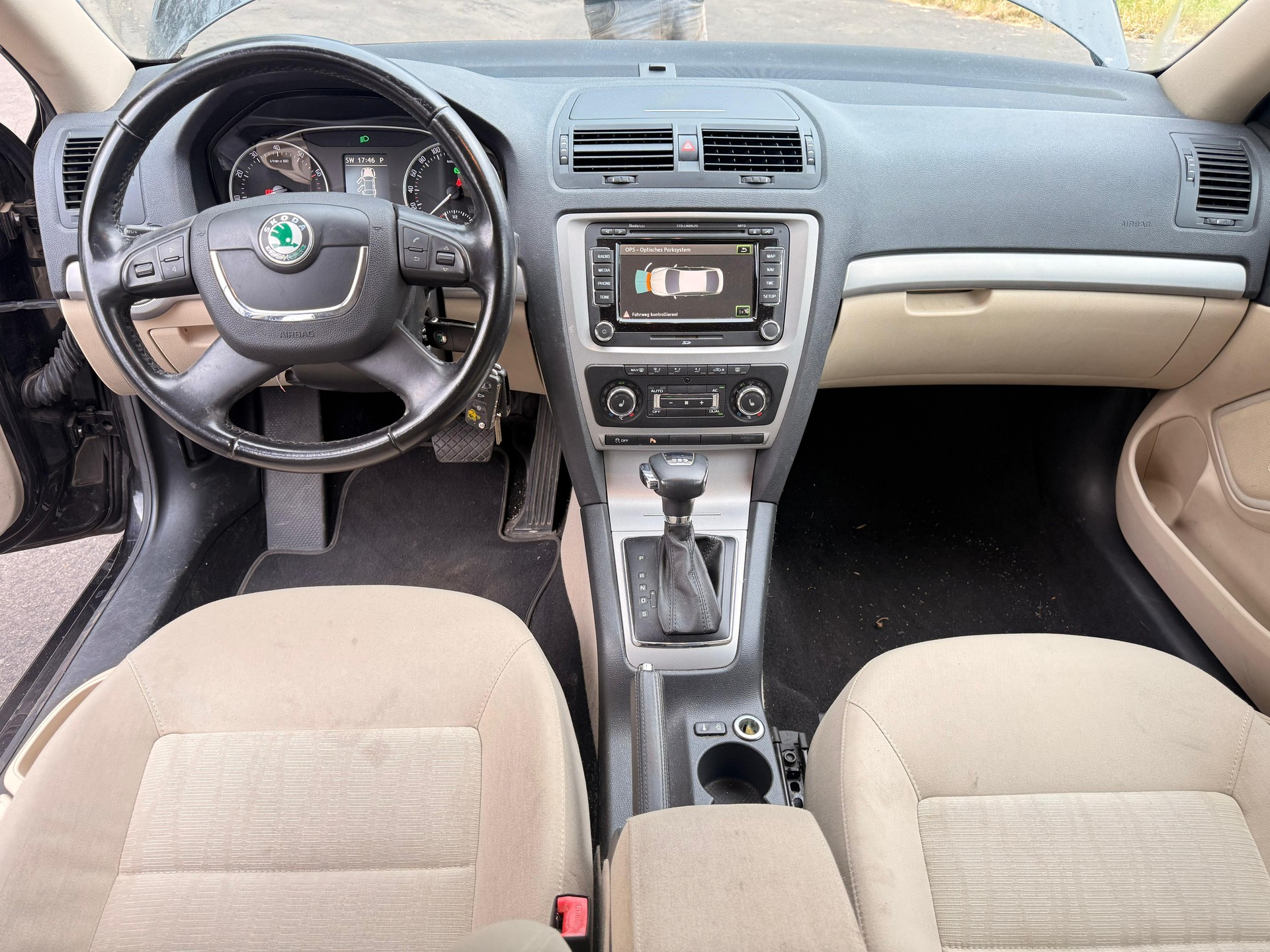 SKODA Octavia 1.8 TSI Ambition DSG-image-9