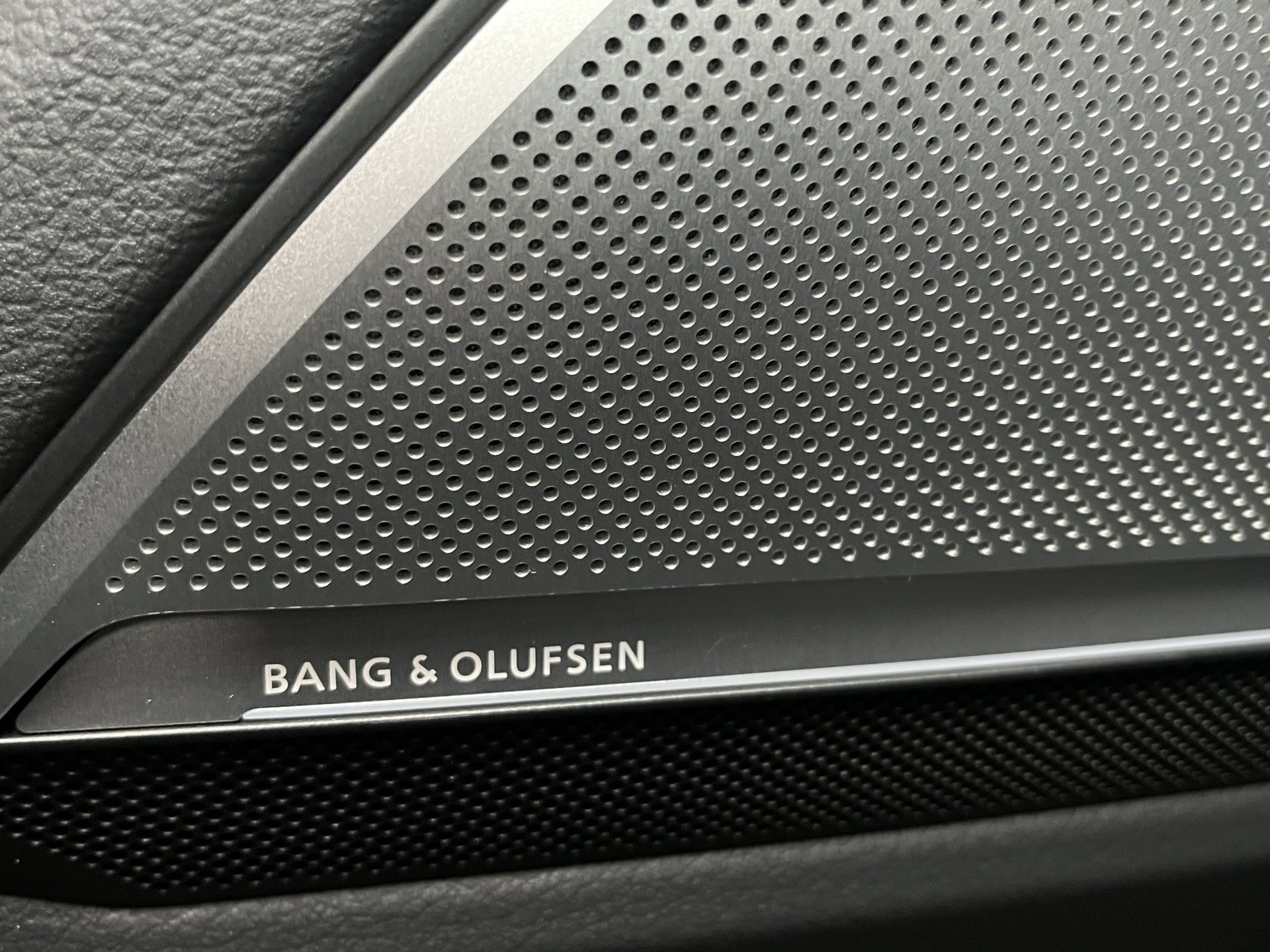 AUDI RS6 Avant 4.0 TFSI V8 Performance quattro*Keramik-Bremsen, Standheizung, AHK, B&O Sound, (5-Jahre Garantie)-image-22