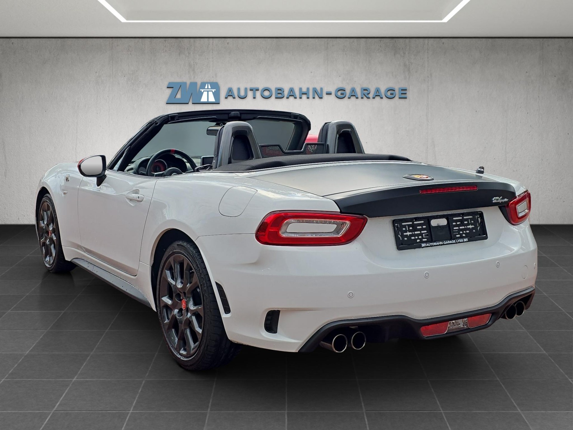 FIAT 124 Abarth Spider 1.4 MultiAir-image-2