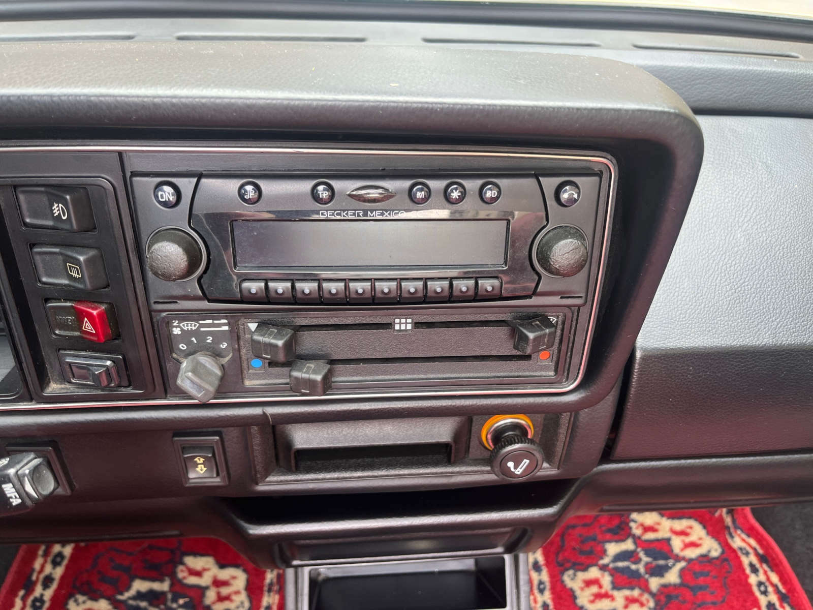 VW Golf Cabriolet "SPEZIAL" * VETERAN * Service gepflegt-image-12