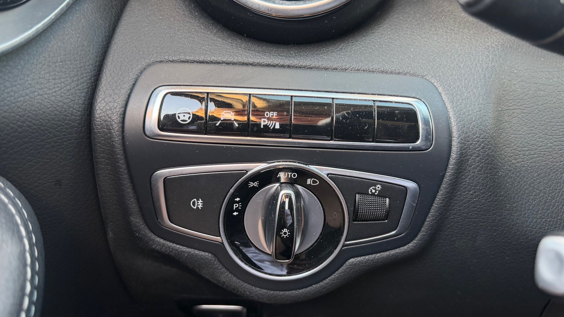 MERCEDES-BENZ C 400 4Matic 7G-Tronic-image-13