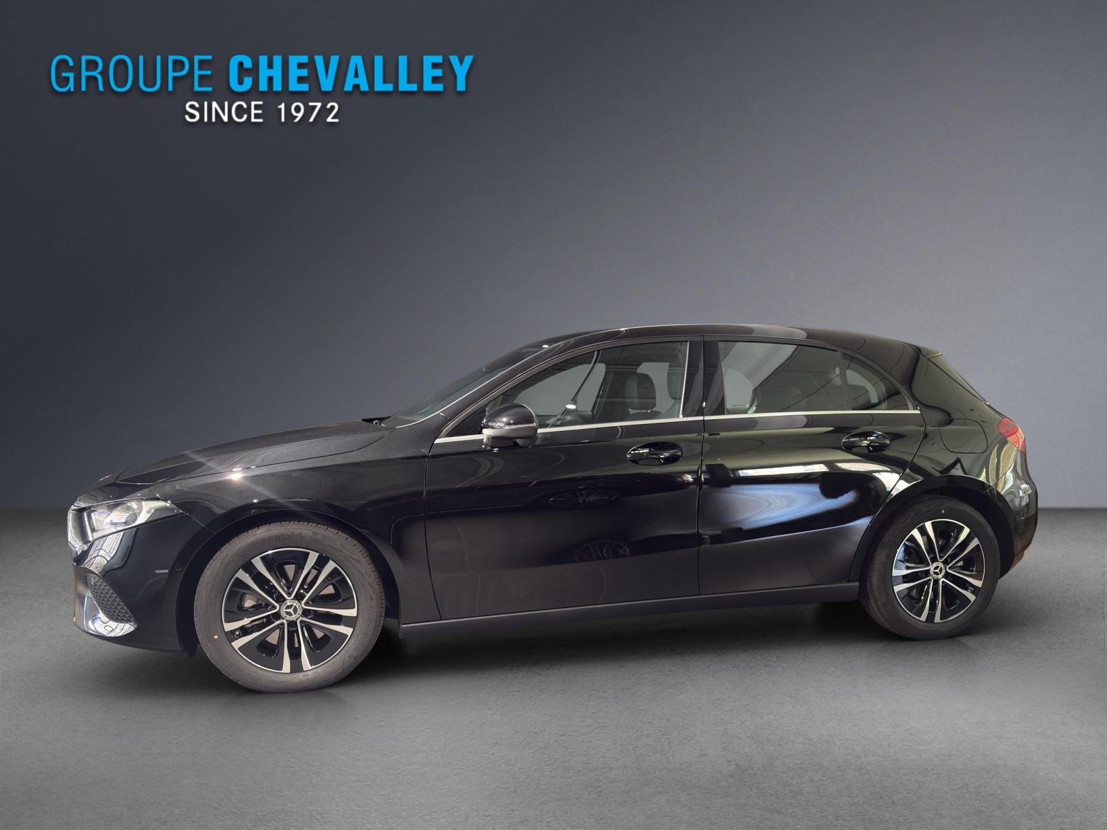 MERCEDES-BENZ A 220 4Matic-showroom-element-2