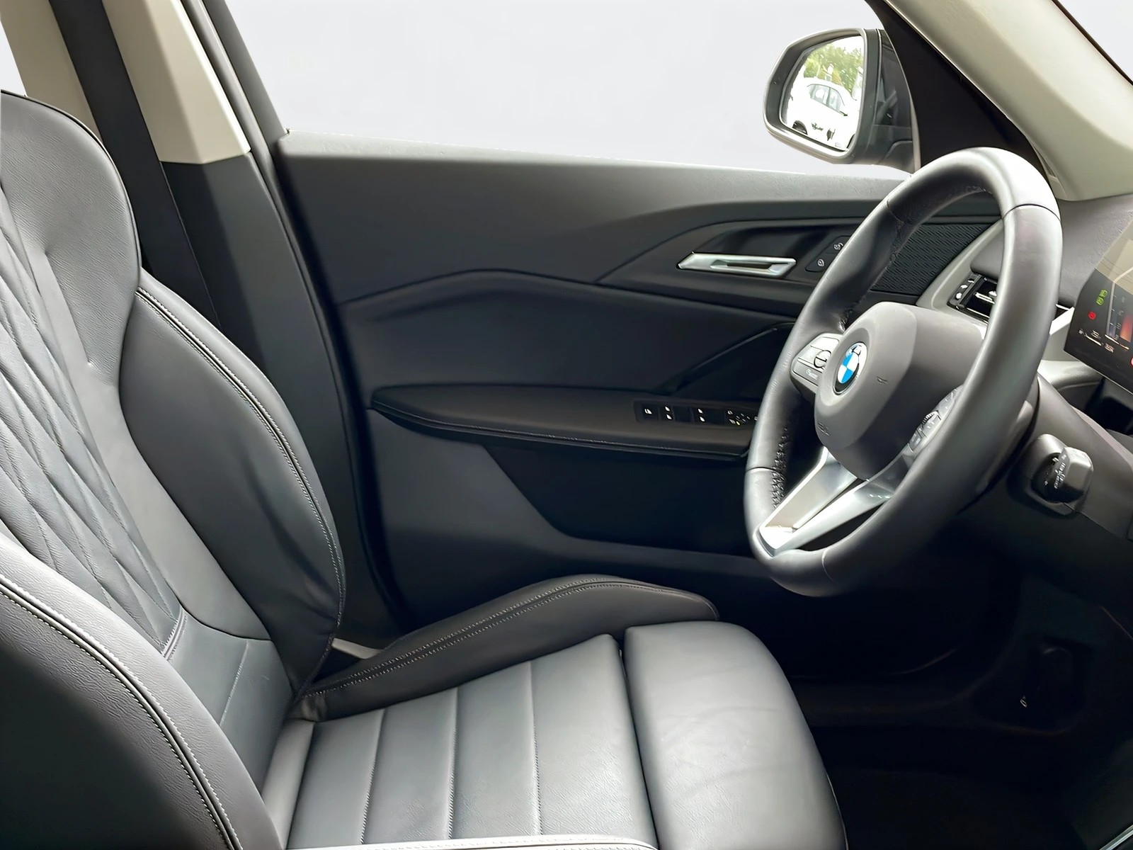 BMW X1 xDrive 23i 48V-image-4