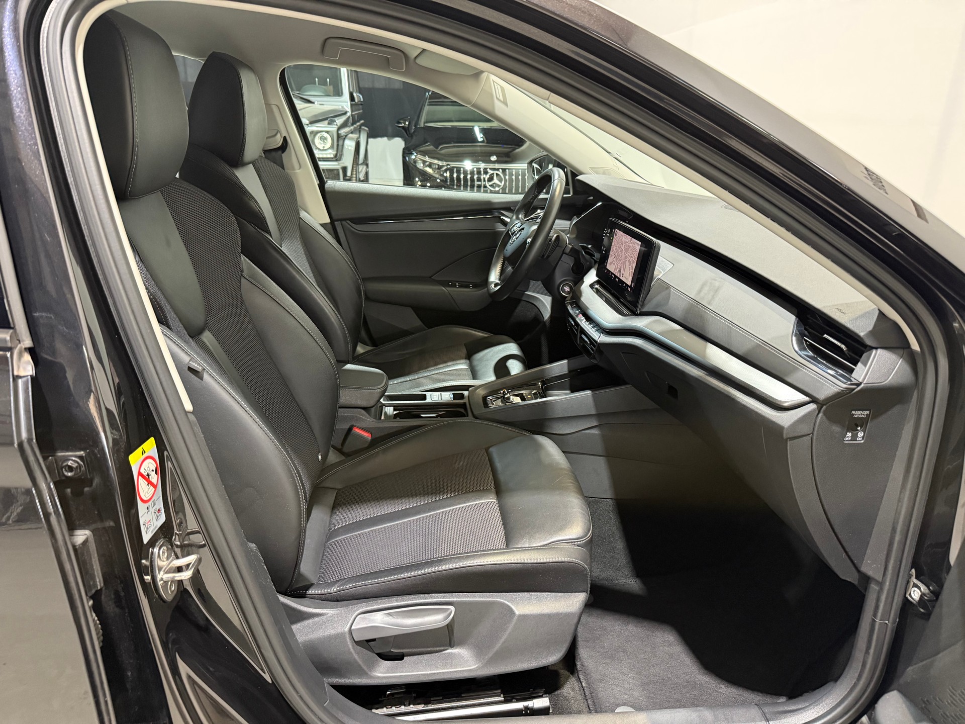 SKODA Octavia Combi 2.0 TDI DSG Ambition-image-13