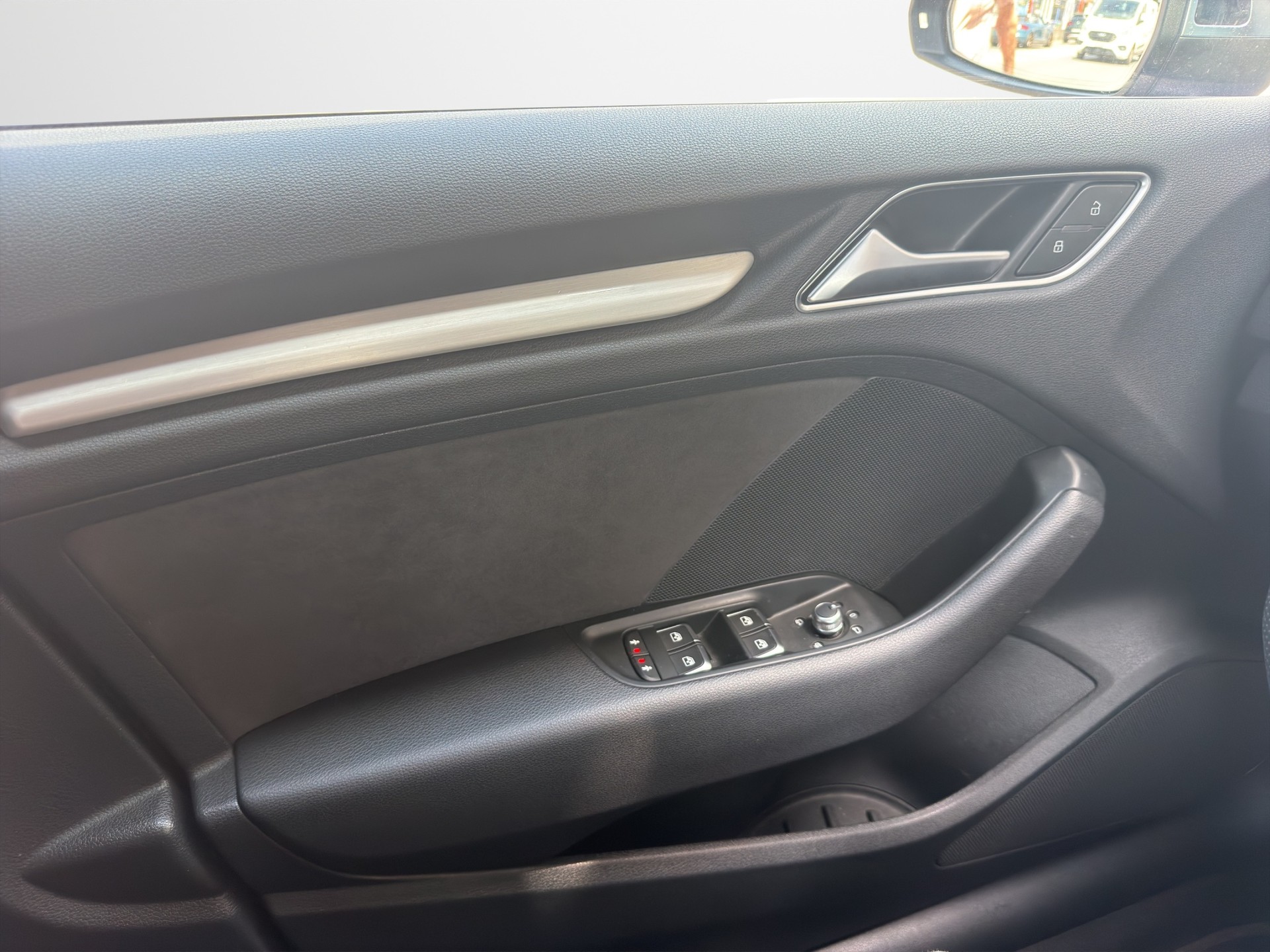 AUDI S3 Sportback 2.0 TFSI quattro S-tronic-image-12