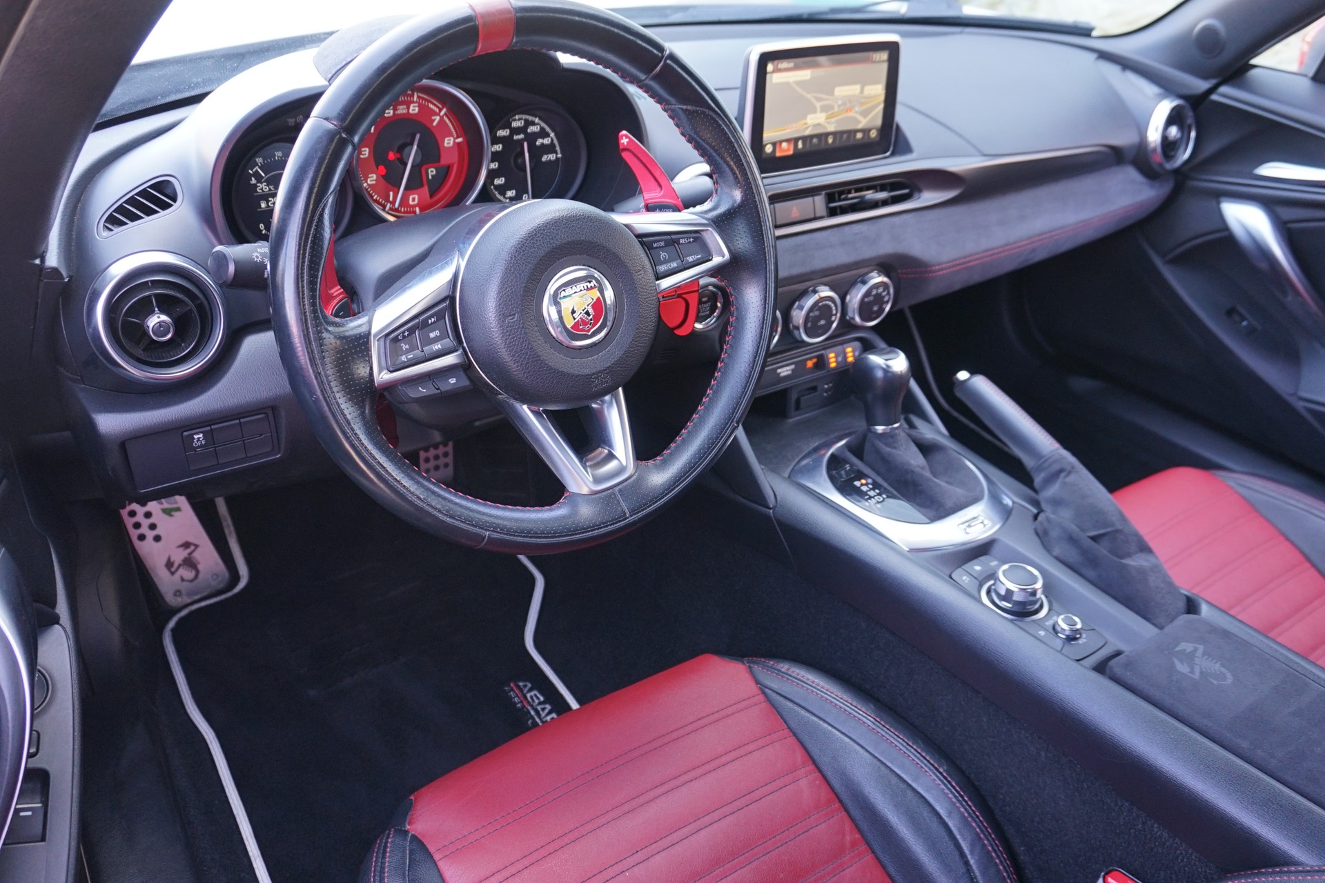 FIAT 124 Spider 1.4 TB Abarth 170PS Automat-image-26