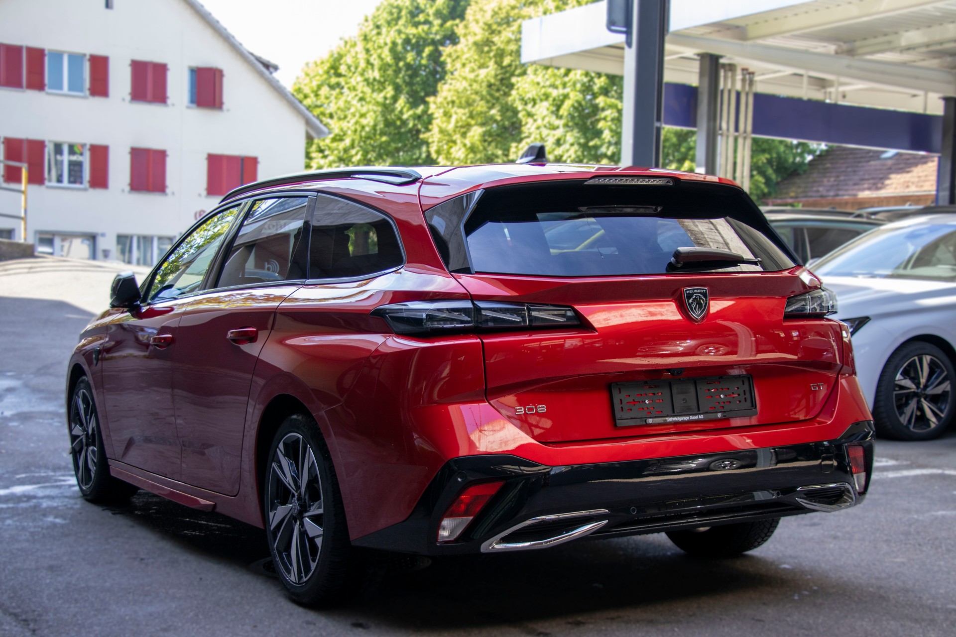 PEUGEOT 308 SW 1.2 HEV 145 GT-showroom-element-1