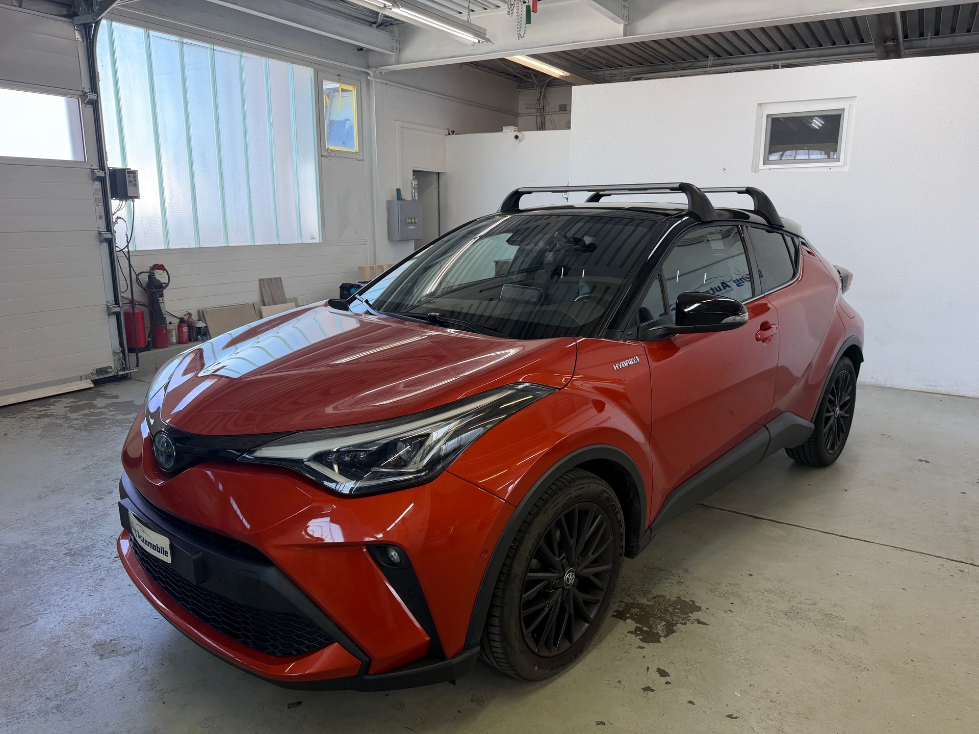TOYOTA C-HR 2.0 HSD CVT Launch Edition | CH-Auto | 1-Hand | Frisch MFK | Ab Service-showroom-element-1