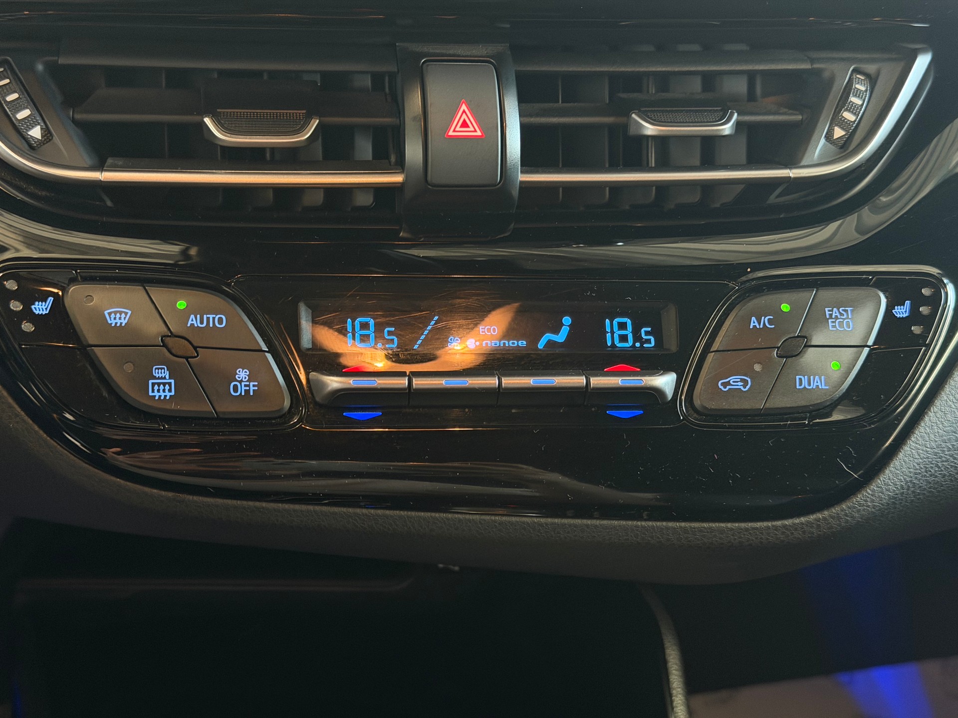 TOYOTA C-HR 2.0 HSD CVT Launch Edition | CH-Auto | 1-Hand | Frisch MFK | Ab Service-image-16