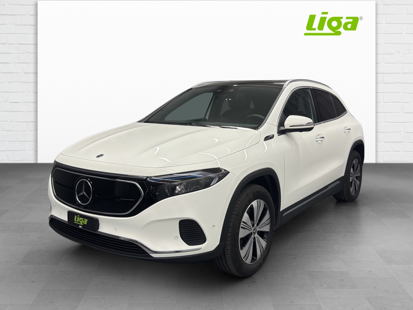 MERCEDES-BENZ EQA 300 Swiss Star 4Matic